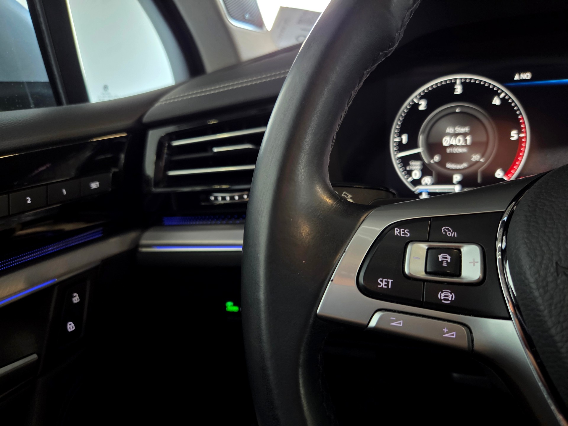 VW Touareg 3.0 V6 TDI 286 Elegance-image-7