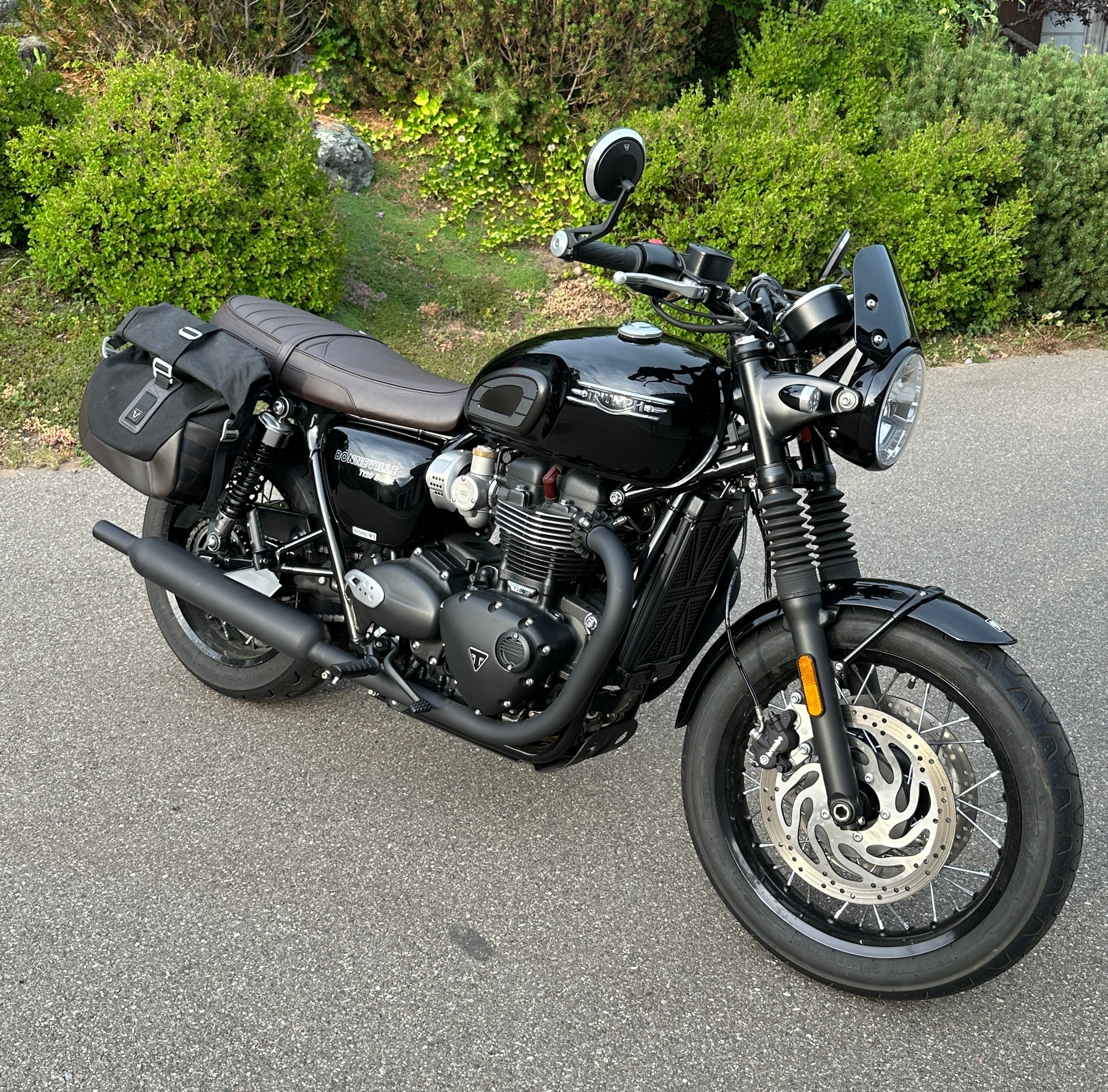 TRIUMPH Bonneville T120 Black-image-7