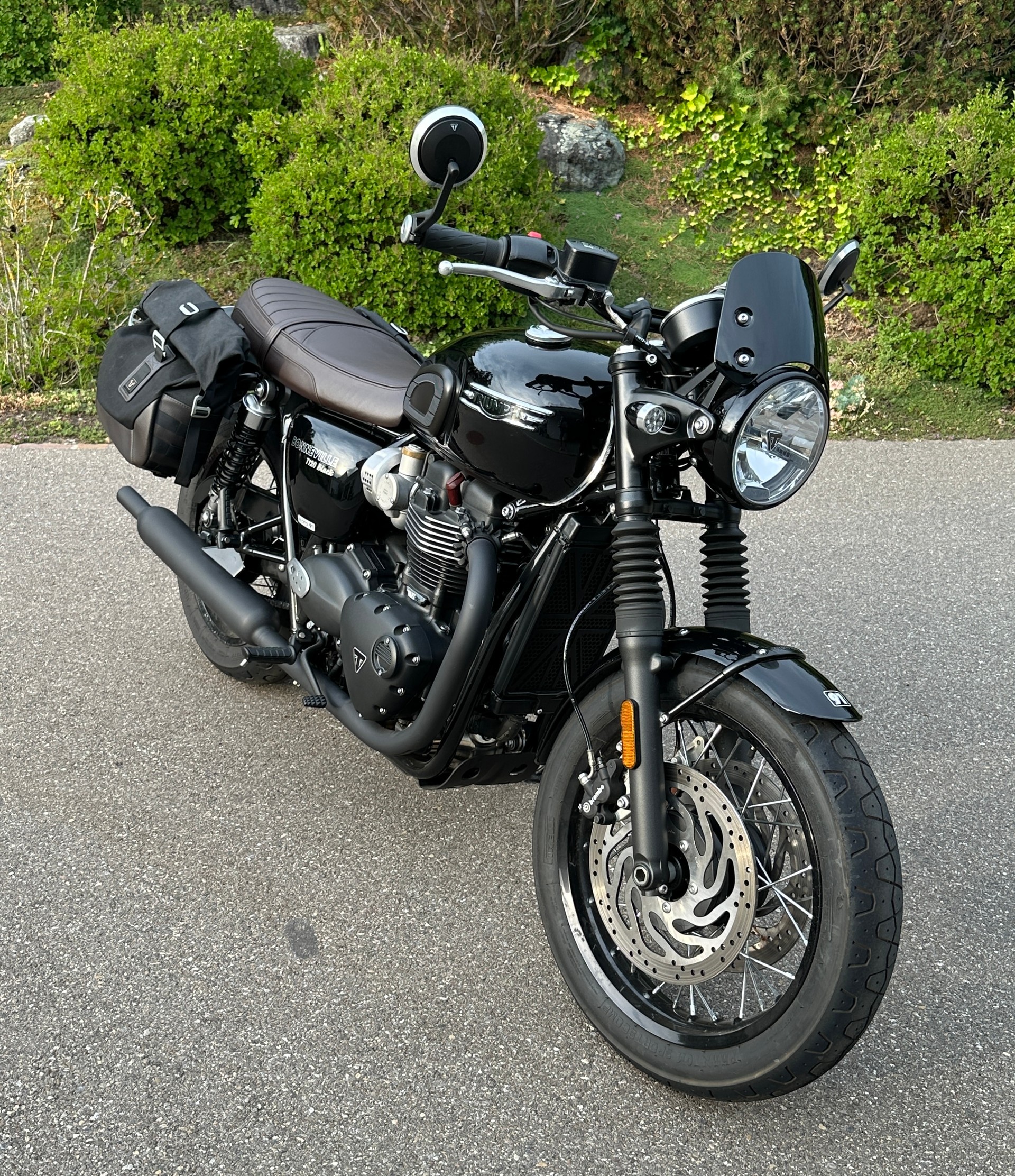 TRIUMPH Bonneville T120 Black-image-8