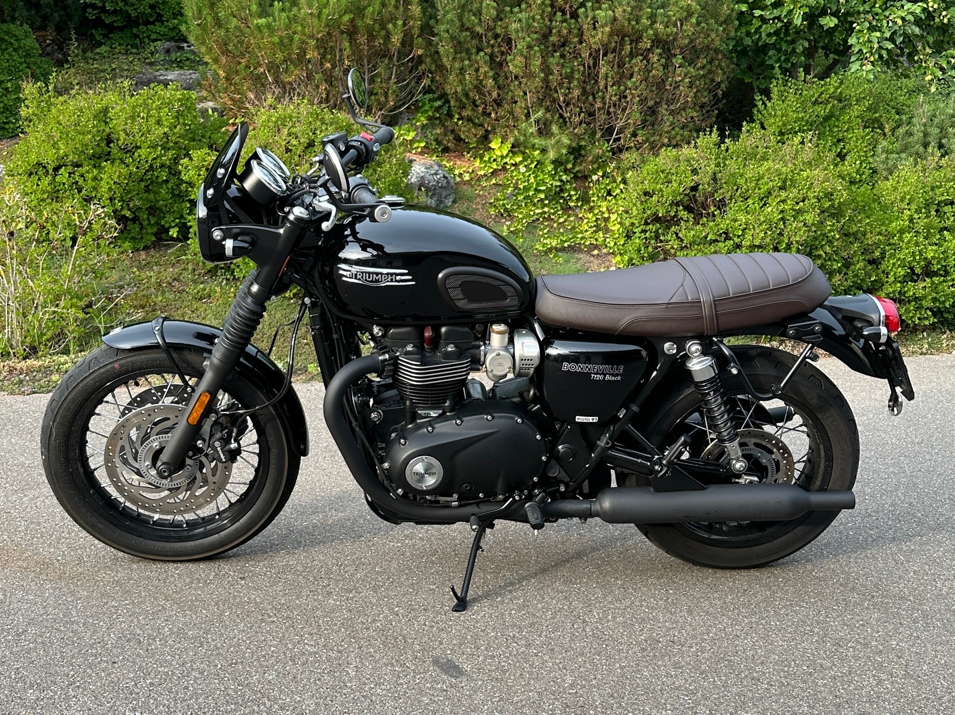 TRIUMPH Bonneville T120 Black-image-2