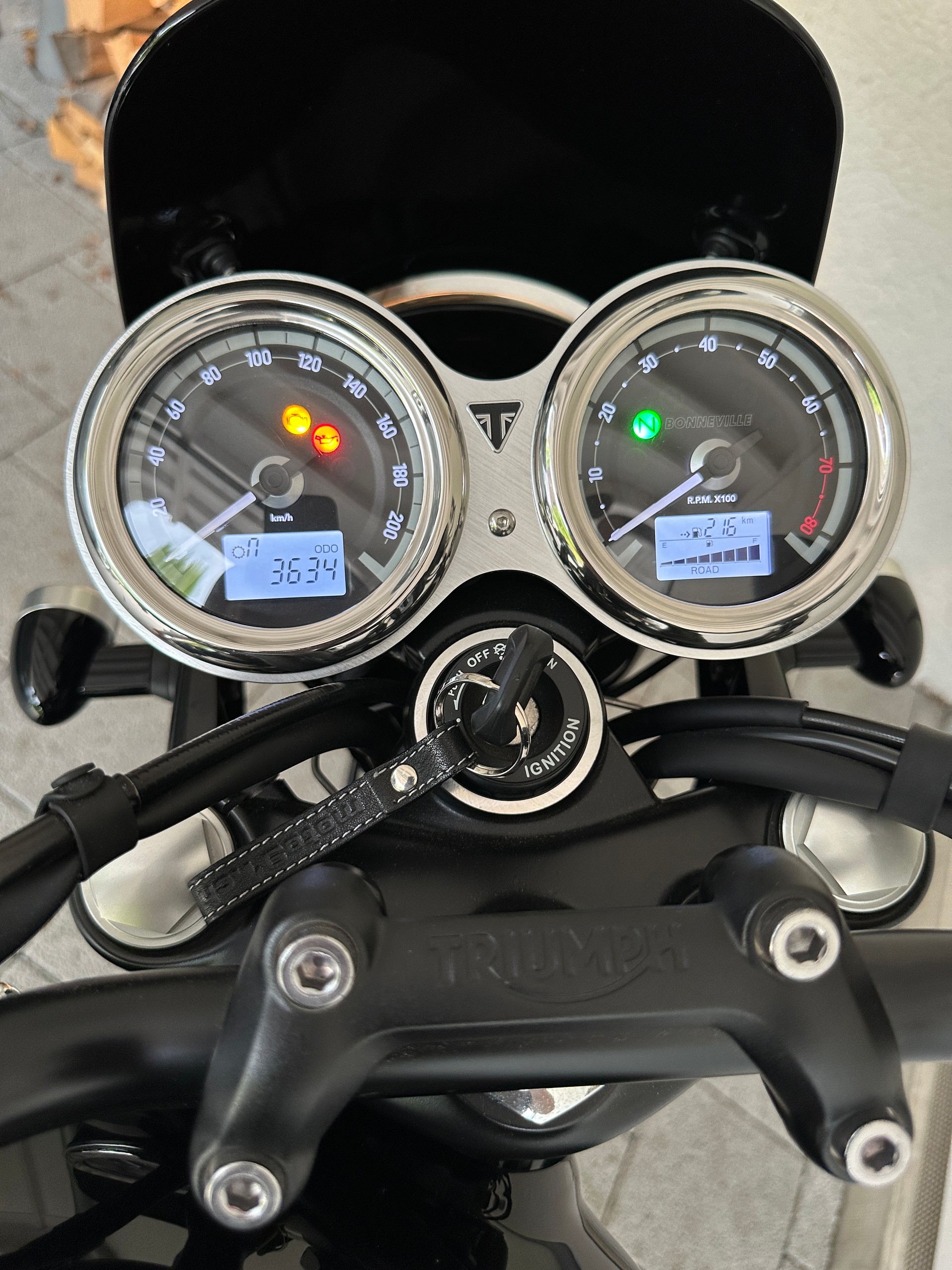 TRIUMPH Bonneville T120 Black-image-10