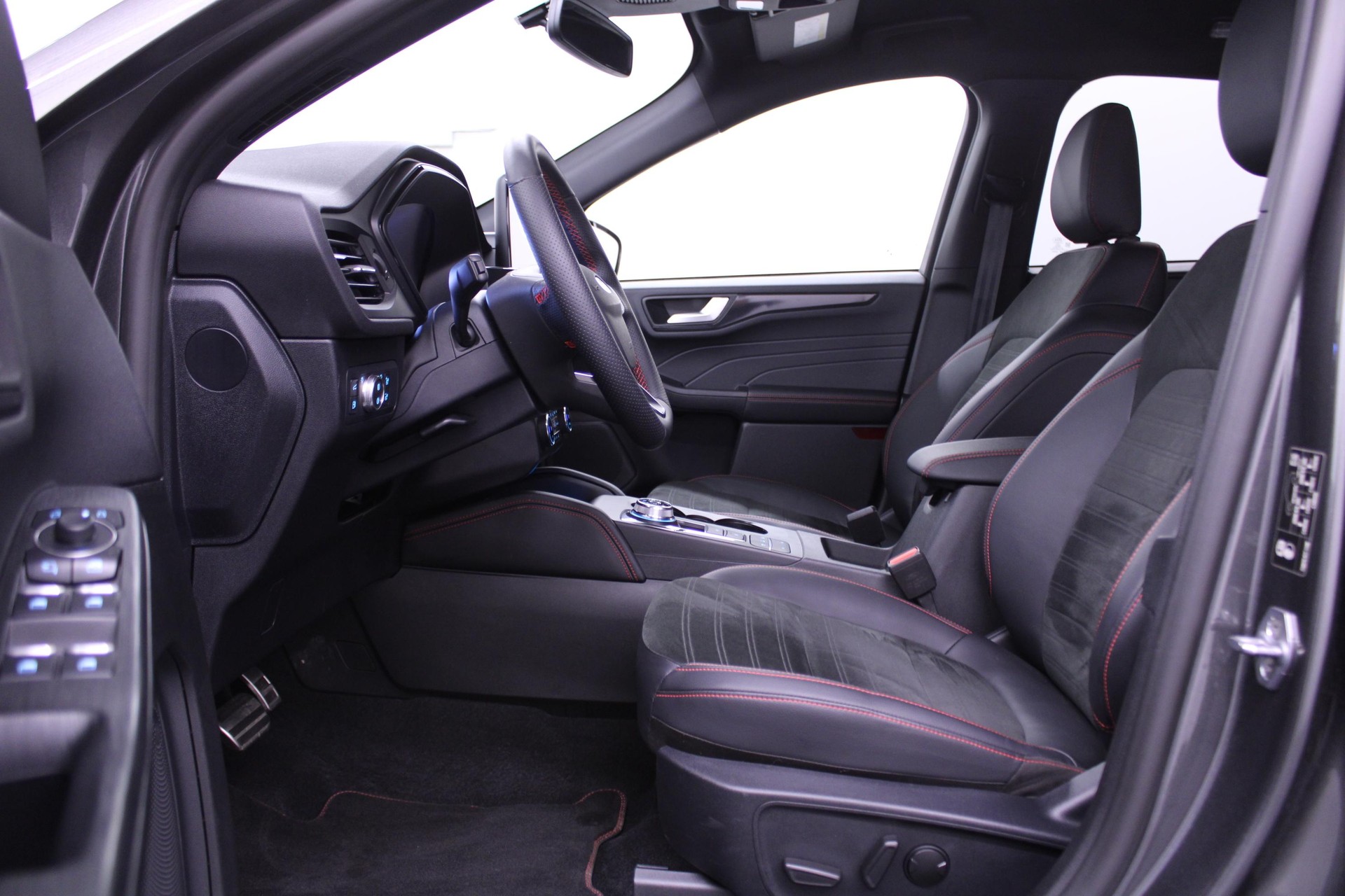 FORD Kuga 2.5 Plug-in Hybrid ST-Line X-showroom-element-2