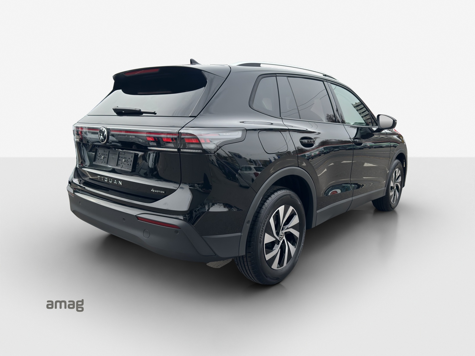 VW Tiguan 2.0 TSI DSG Life 4Motion-image-4