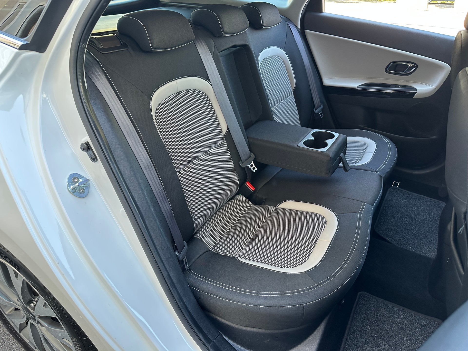 KIA Cee'd Sportswagon 1.6 GDi Swiss Champion DCT-image-16