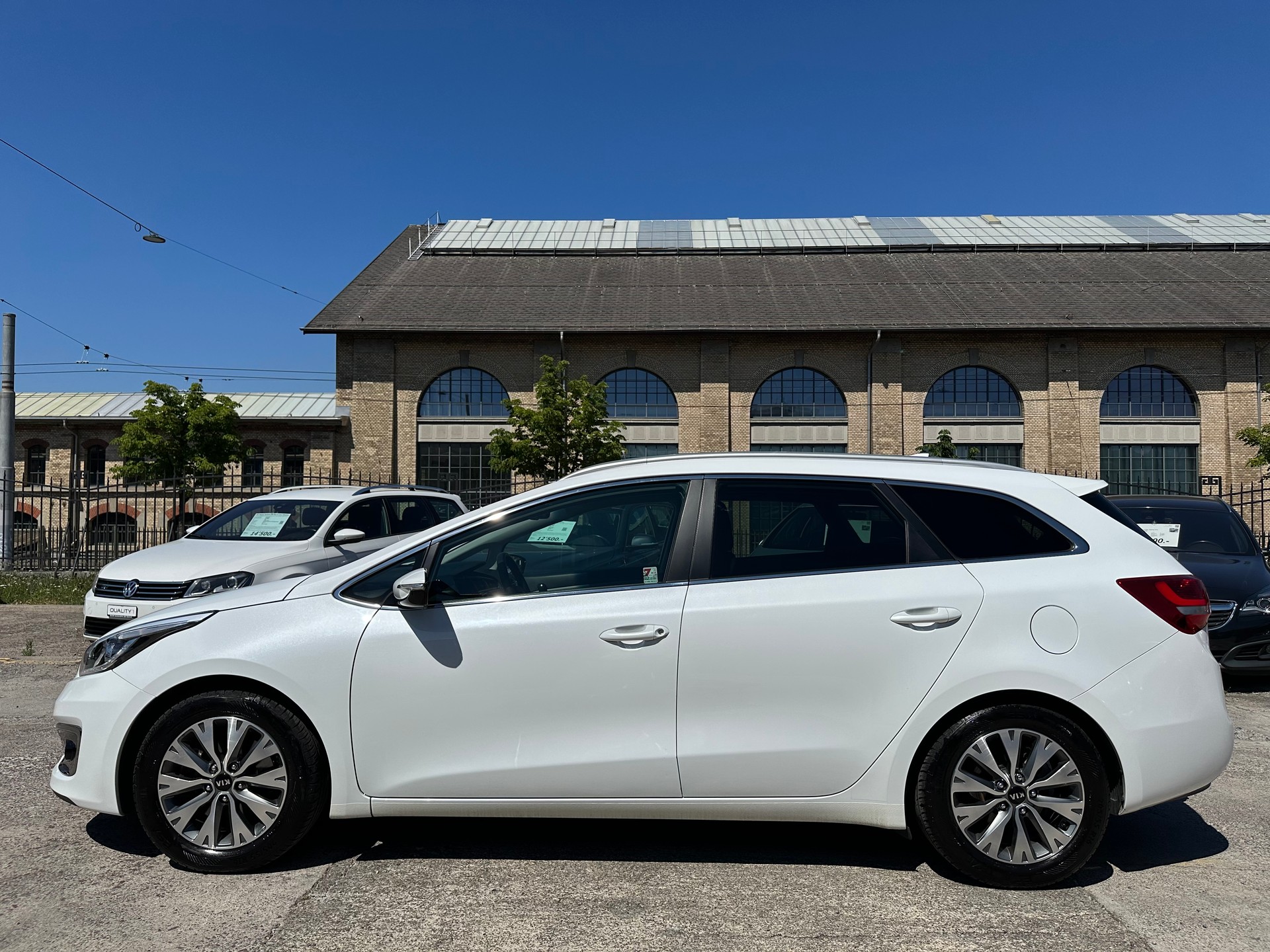 KIA Cee'd Sportswagon 1.6 GDi Swiss Champion DCT-showroom-element-3
