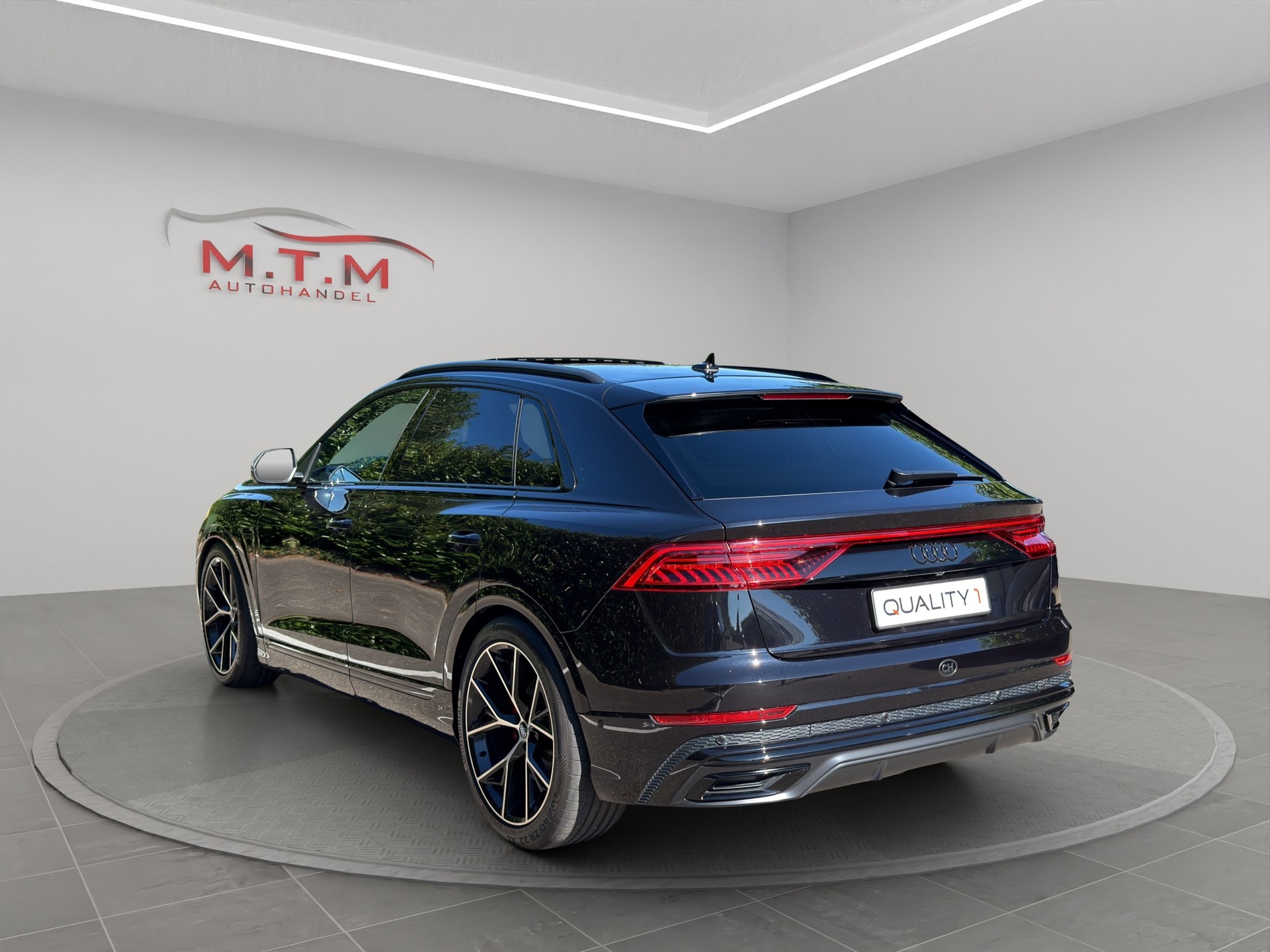 AUDI Q8 55 TFSI quattro tiptronic-image-8