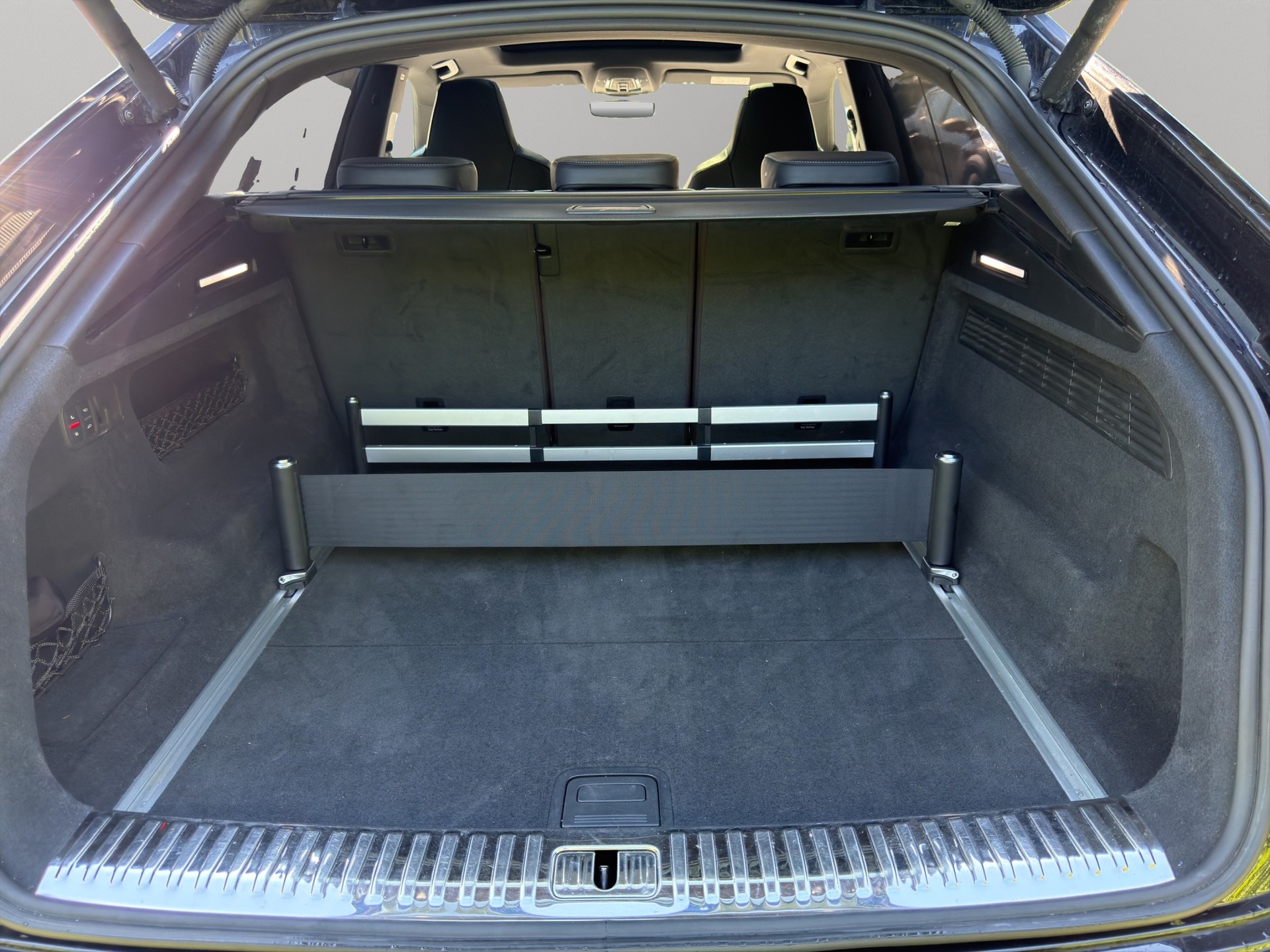 AUDI Q8 55 TFSI quattro tiptronic-image-23