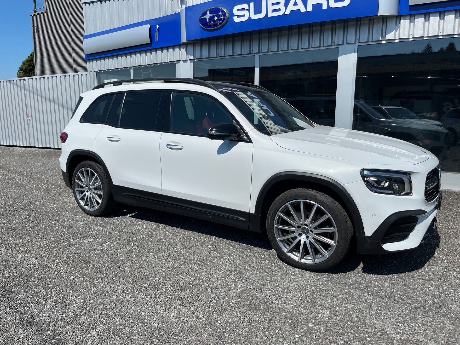 MERCEDES-BENZ GLB 250 AMG Line 4 MATIC-showroom-element-2