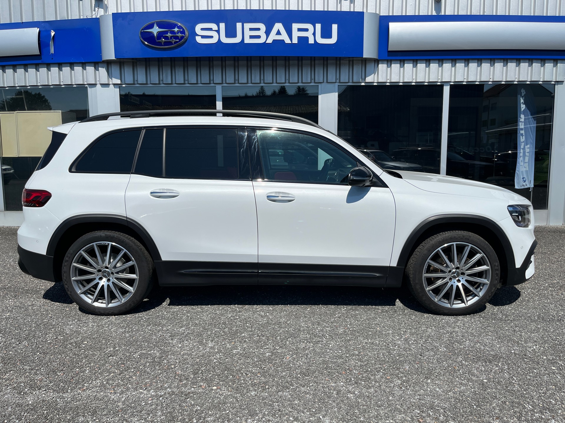 MERCEDES-BENZ GLB 250 AMG Line 4 MATIC-showroom-element-3