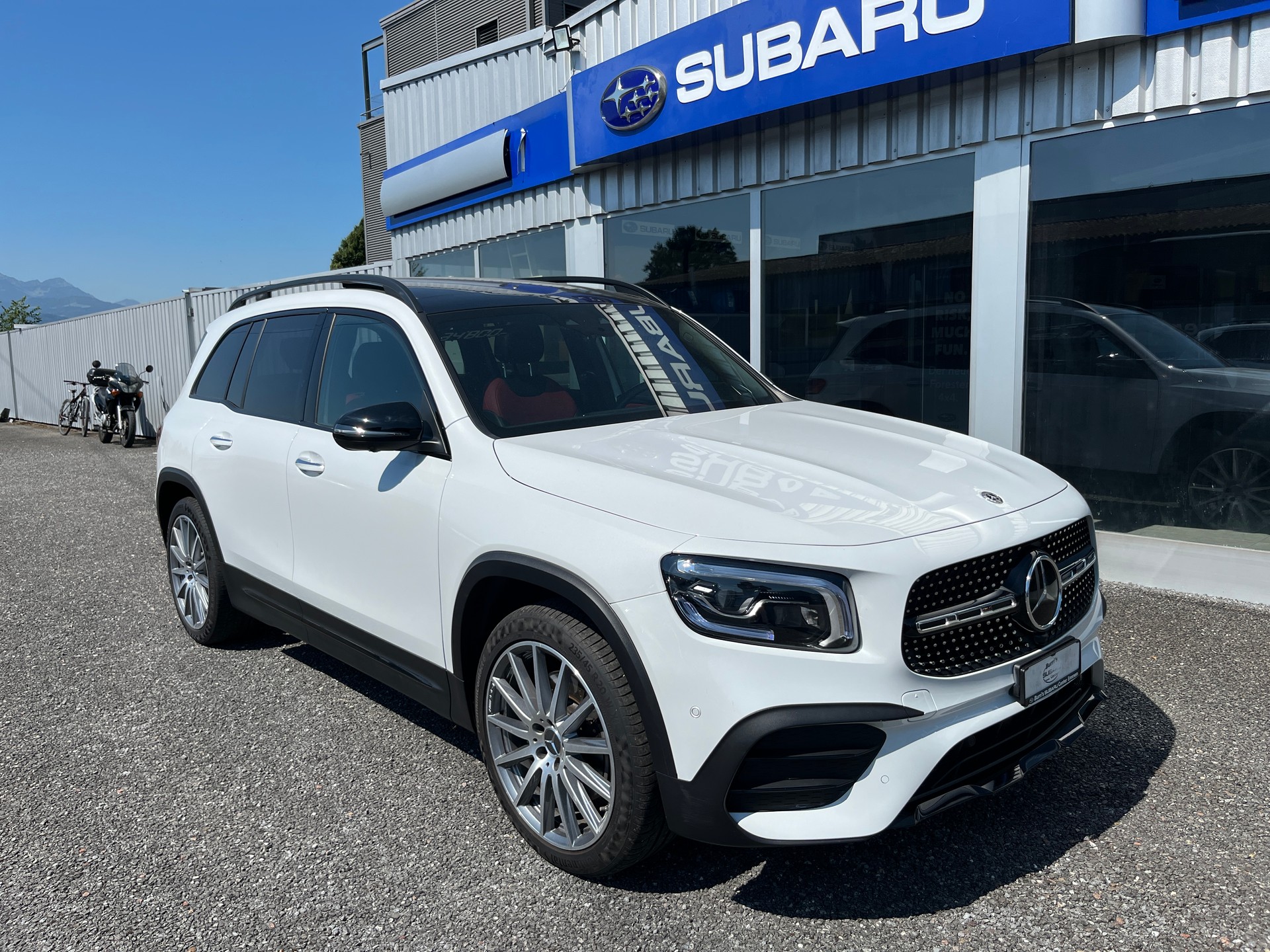 MERCEDES-BENZ GLB 250 AMG Line 4 MATIC-showroom-element-1