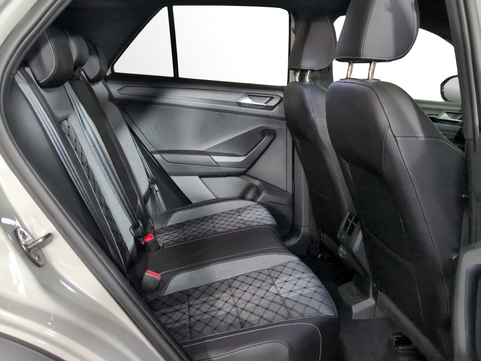 VW T-Roc 2.0 TSI R-Line DSG 4Motion-image-8