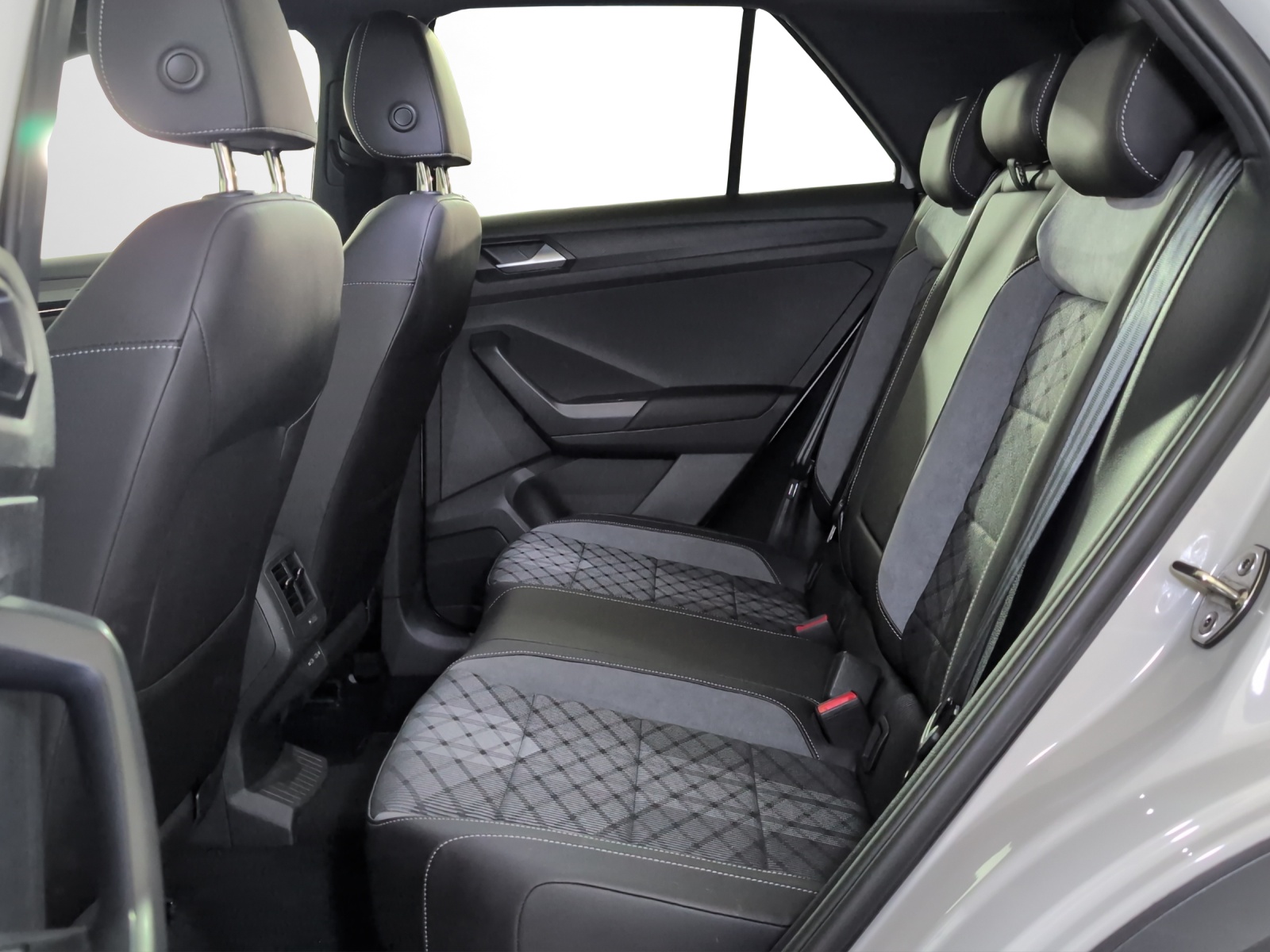 VW T-Roc 2.0 TSI R-Line DSG 4Motion-image-7