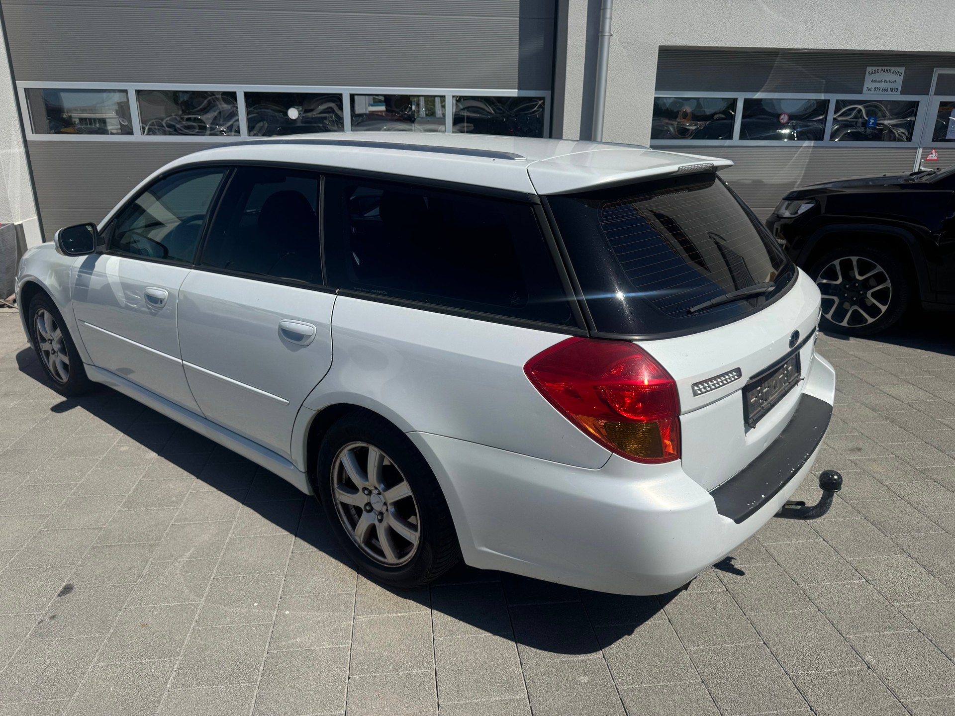 SUBARU Legacy 2.0i AWD Swiss-image-4