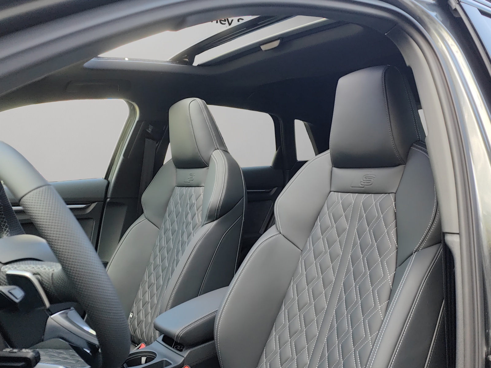 AUDI S3 Sportback TFSI quattro S-tronic-image-9