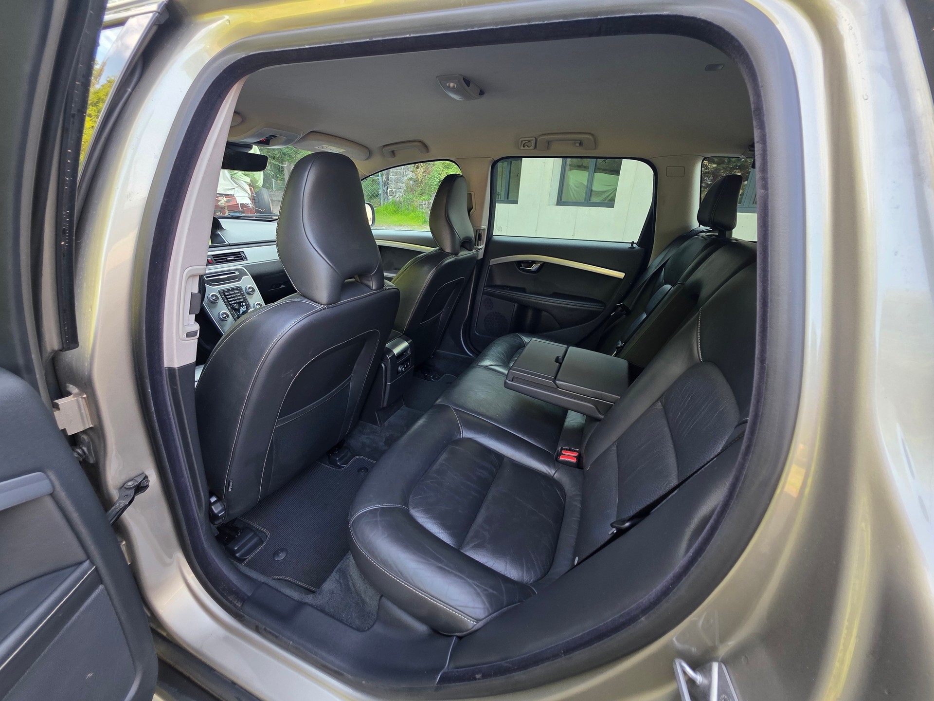 VOLVO XC70 D4 AWD Momentum Geartronic-image-22