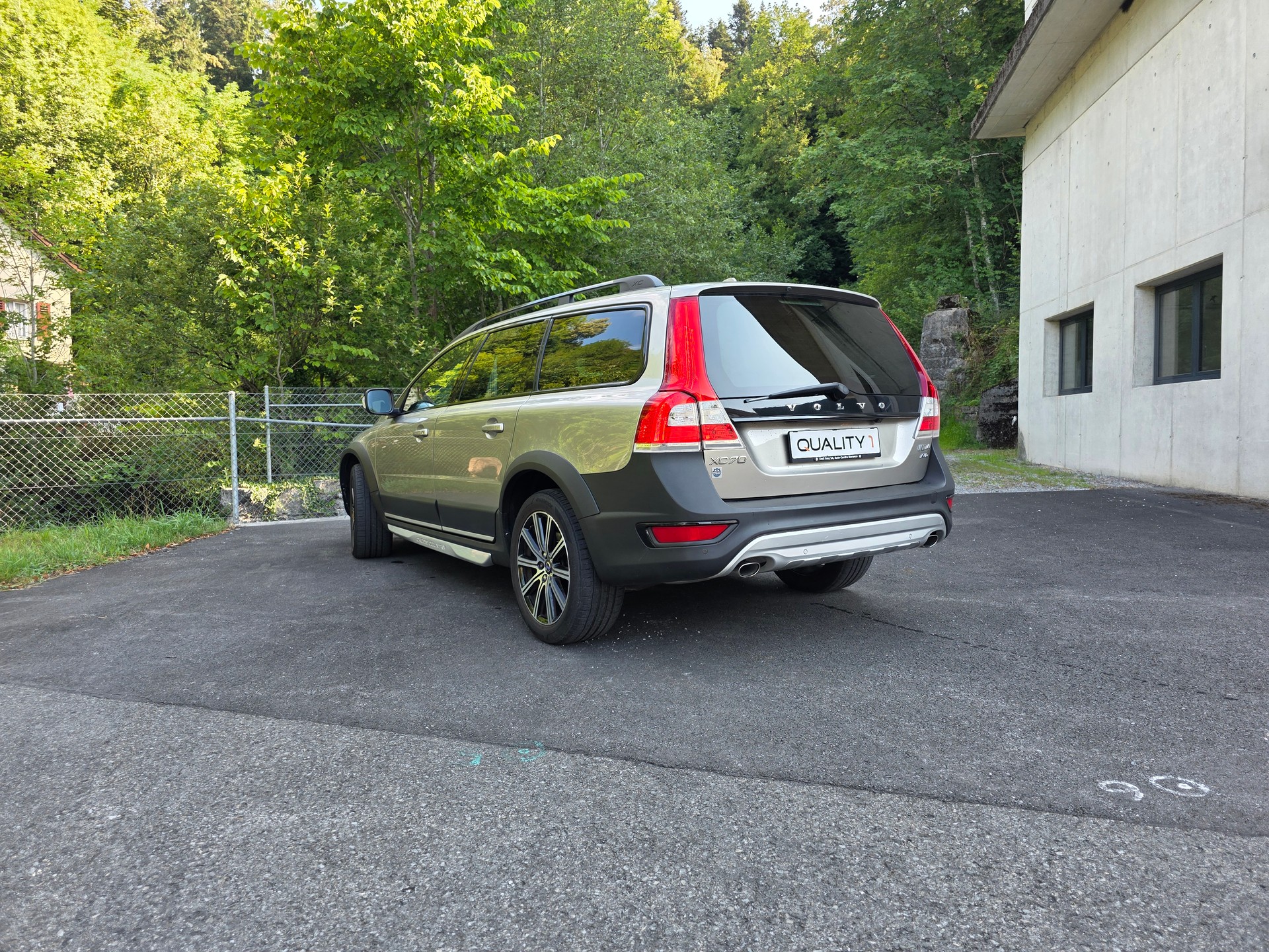 VOLVO XC70 D4 AWD Momentum Geartronic-image-15