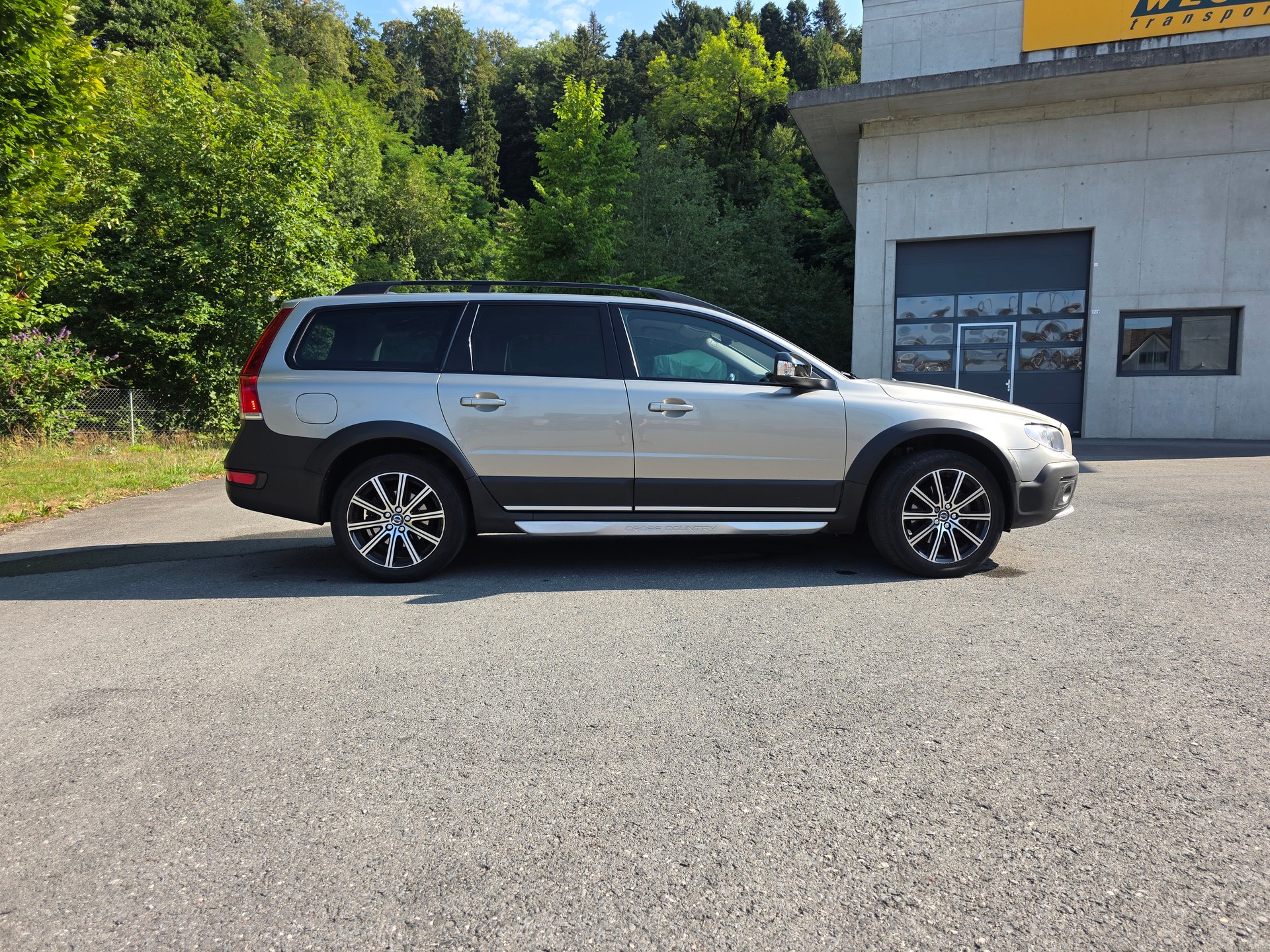 VOLVO XC70 D4 AWD Momentum Geartronic-image-9