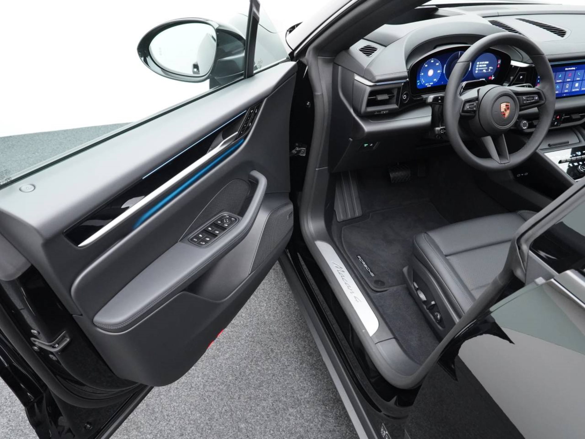 PORSCHE Macan 4-showroom-element-3