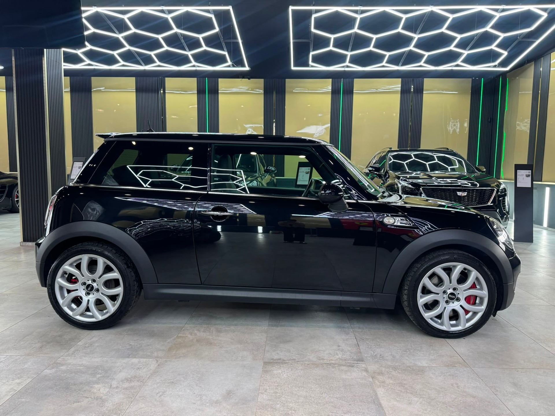 MINI R56 1.6i John Cooper Works-showroom-element-3