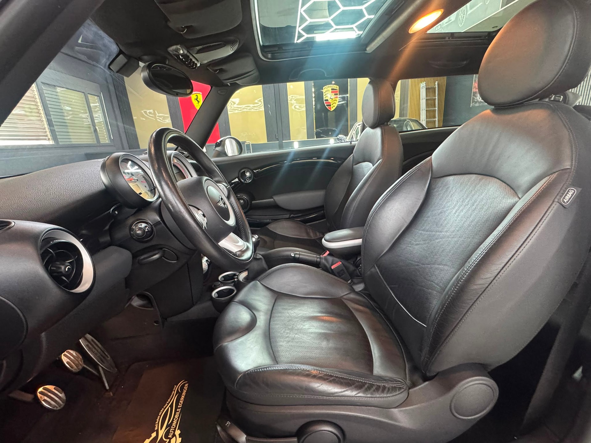 MINI R56 1.6i John Cooper Works-image-9