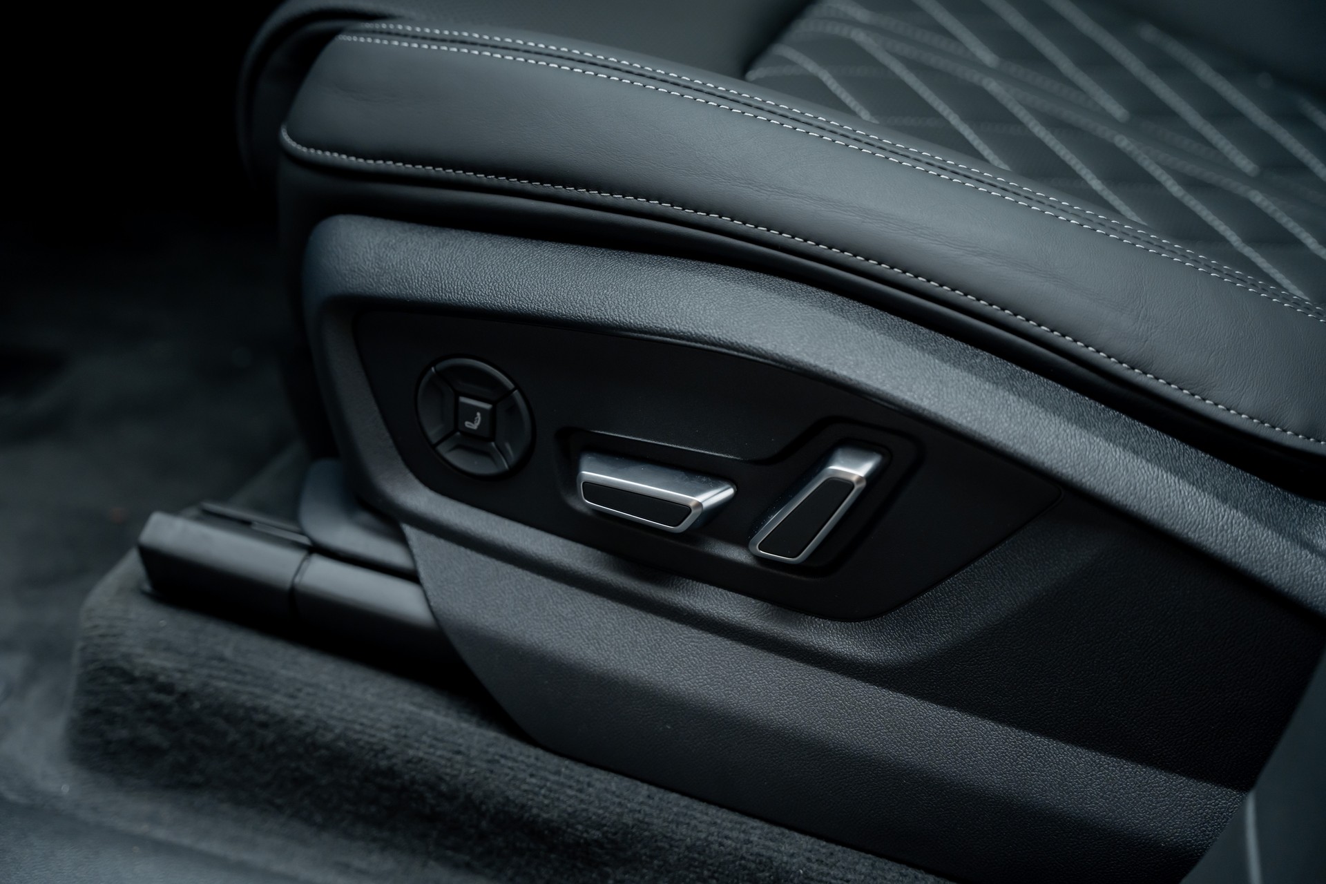 AUDI Q7 SUV TDI quattro 210 kW S Line tiptronic-image-19