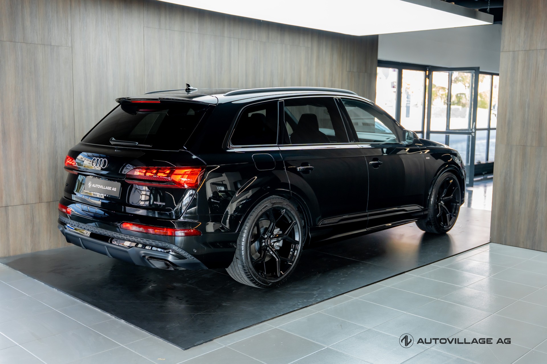 AUDI Q7 SUV TDI quattro 210 kW S Line tiptronic-showroom-element-1