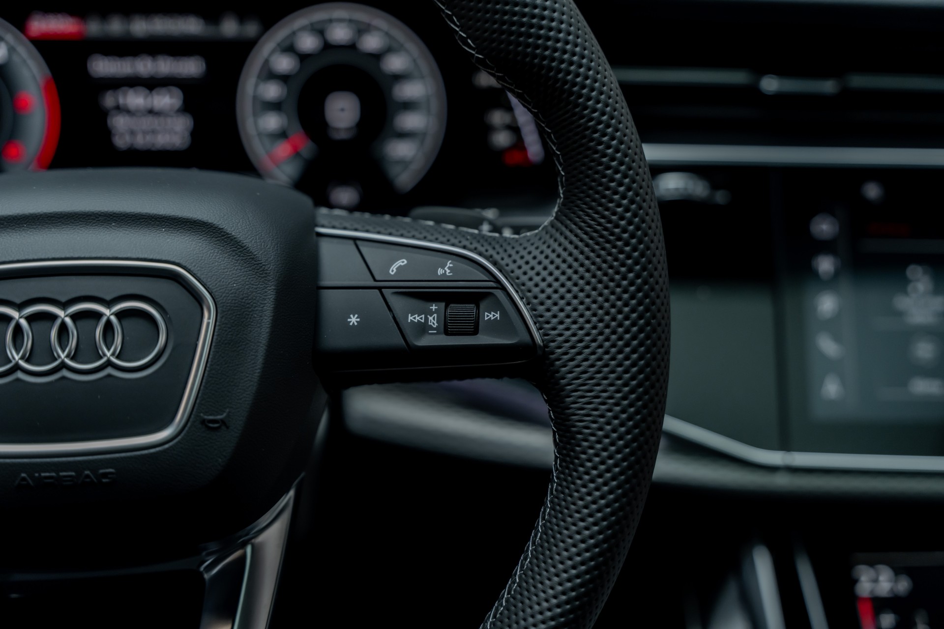 AUDI Q7 SUV TDI quattro 210 kW S Line tiptronic-image-16