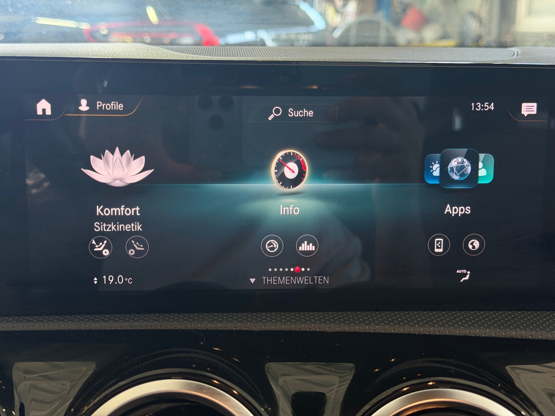 MERCEDES-BENZ A 200 Progressive 7G-DCT | Limousine | Frisch MFK | Ab Service | Navi | RF-Kamera-image-17