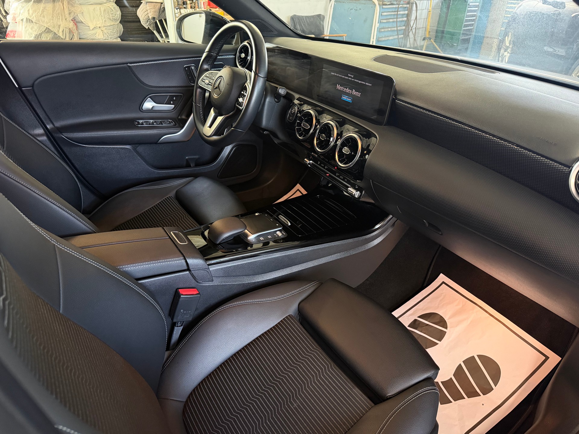 MERCEDES-BENZ A 200 Progressive 7G-DCT | Limousine | Frisch MFK | Ab Service | Navi | RF-Kamera-image-8