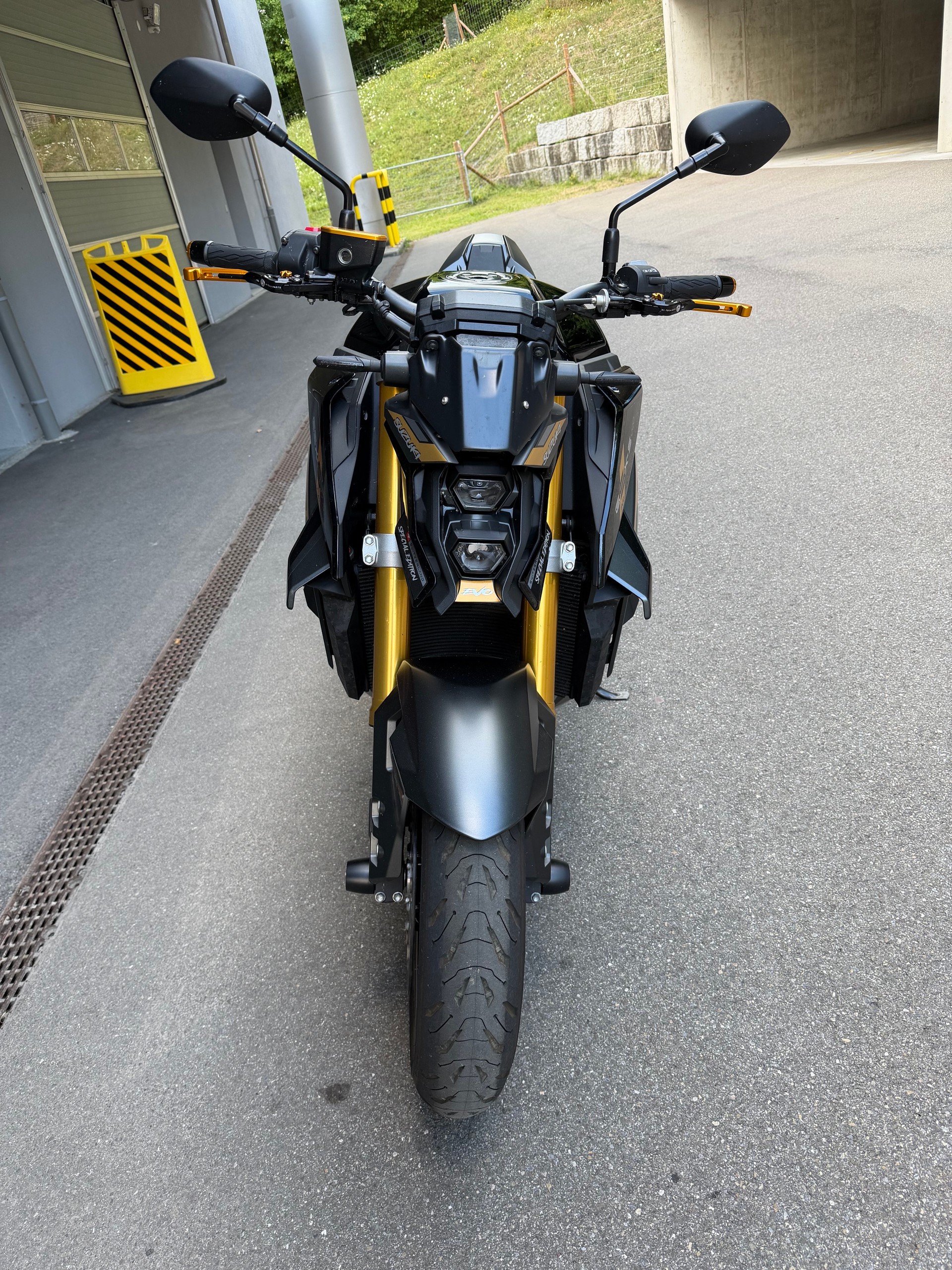 SUZUKI GSX-S 1000 EVO-image-1
