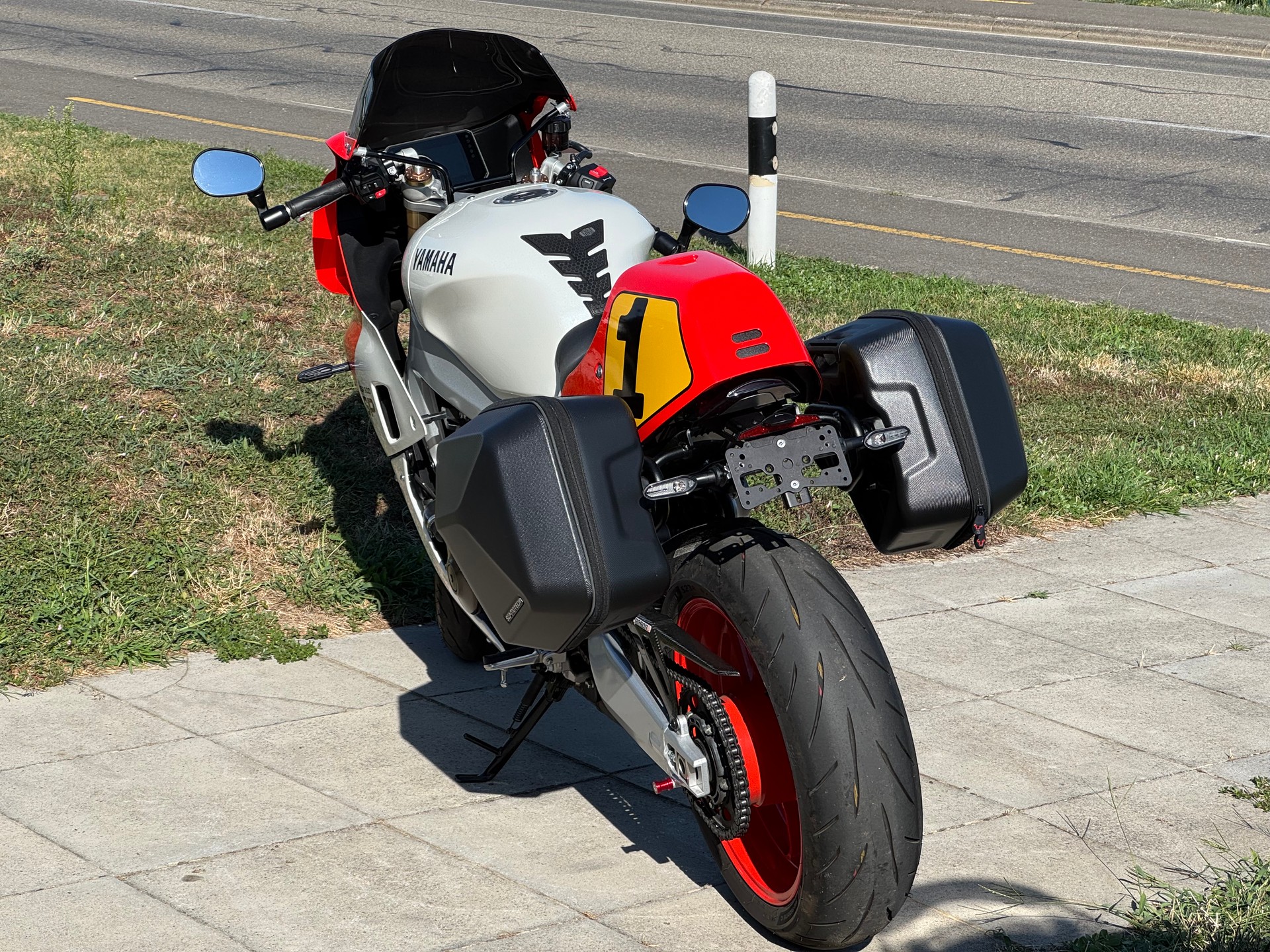 YAMAHA XSR 900 GP-image-2