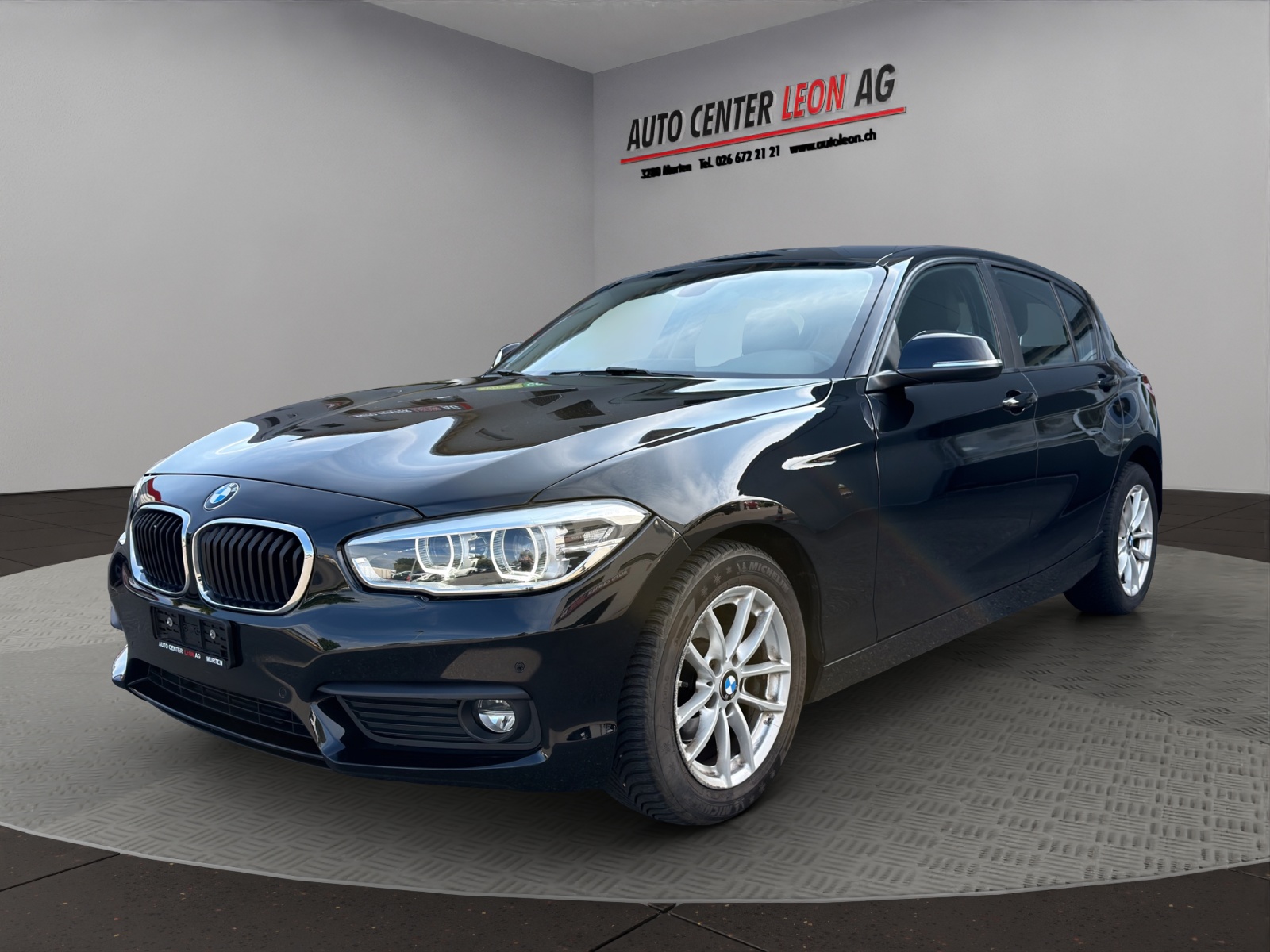 BMW 118i Sport Line Steptronic-showroom-element-1