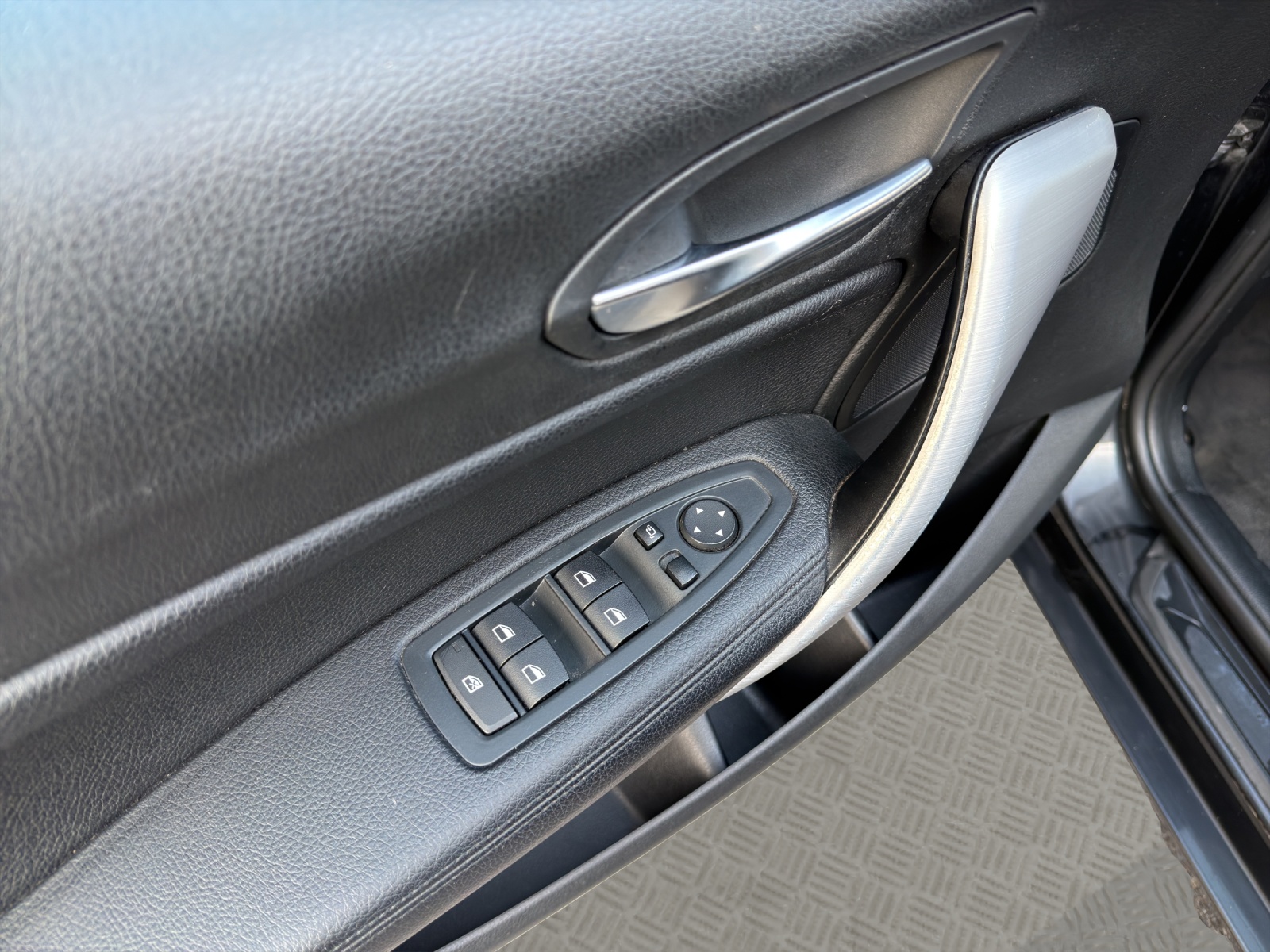 BMW 118i Sport Line Steptronic-image-8