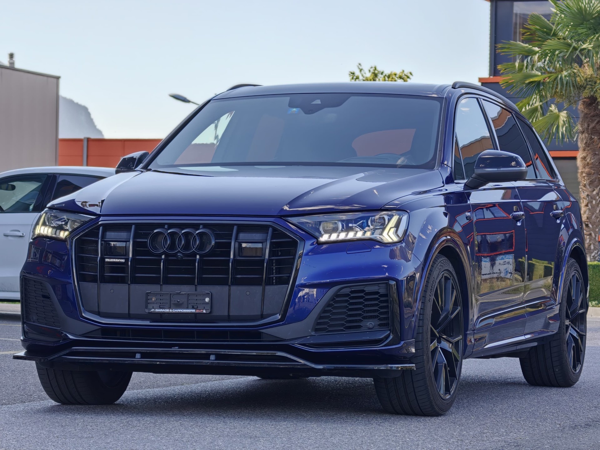AUDI Q7 50 TDI quattro S Line tiptronic-showroom-element-1