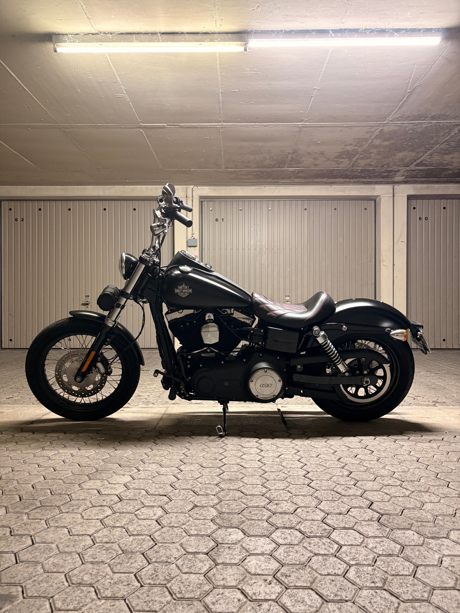 HARLEY-DAVIDSON Street Bob-image-1