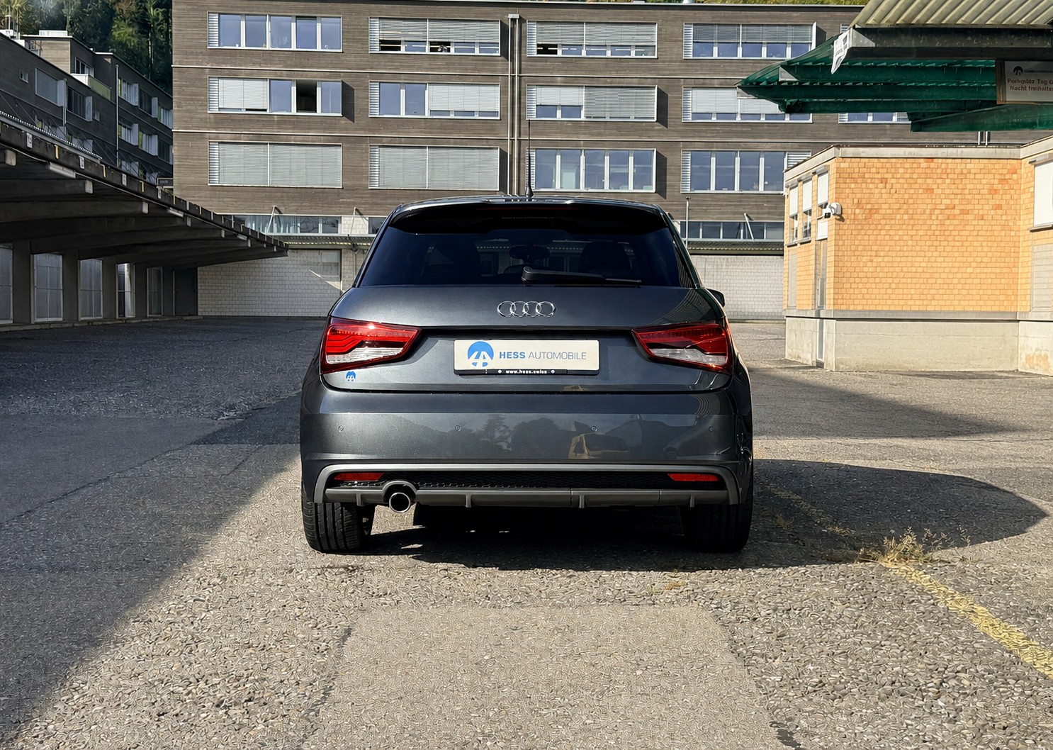 AUDI A1 Sportback 1.6 TDI Sport S-tronic S-Line-image-15