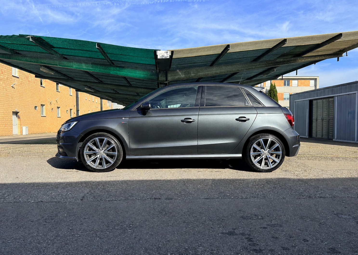 AUDI A1 Sportback 1.6 TDI Sport S-tronic S-Line-image-13