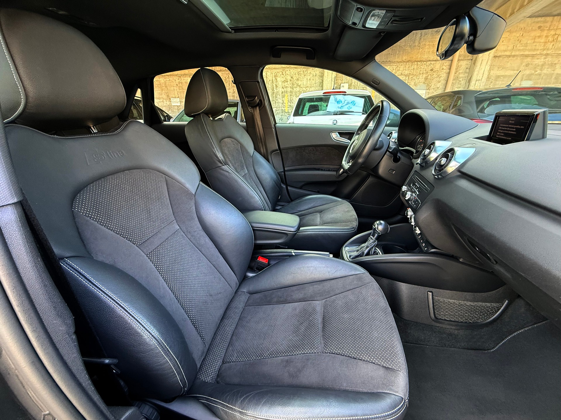 AUDI A1 Sportback 1.6 TDI Sport S-tronic S-Line-image-19