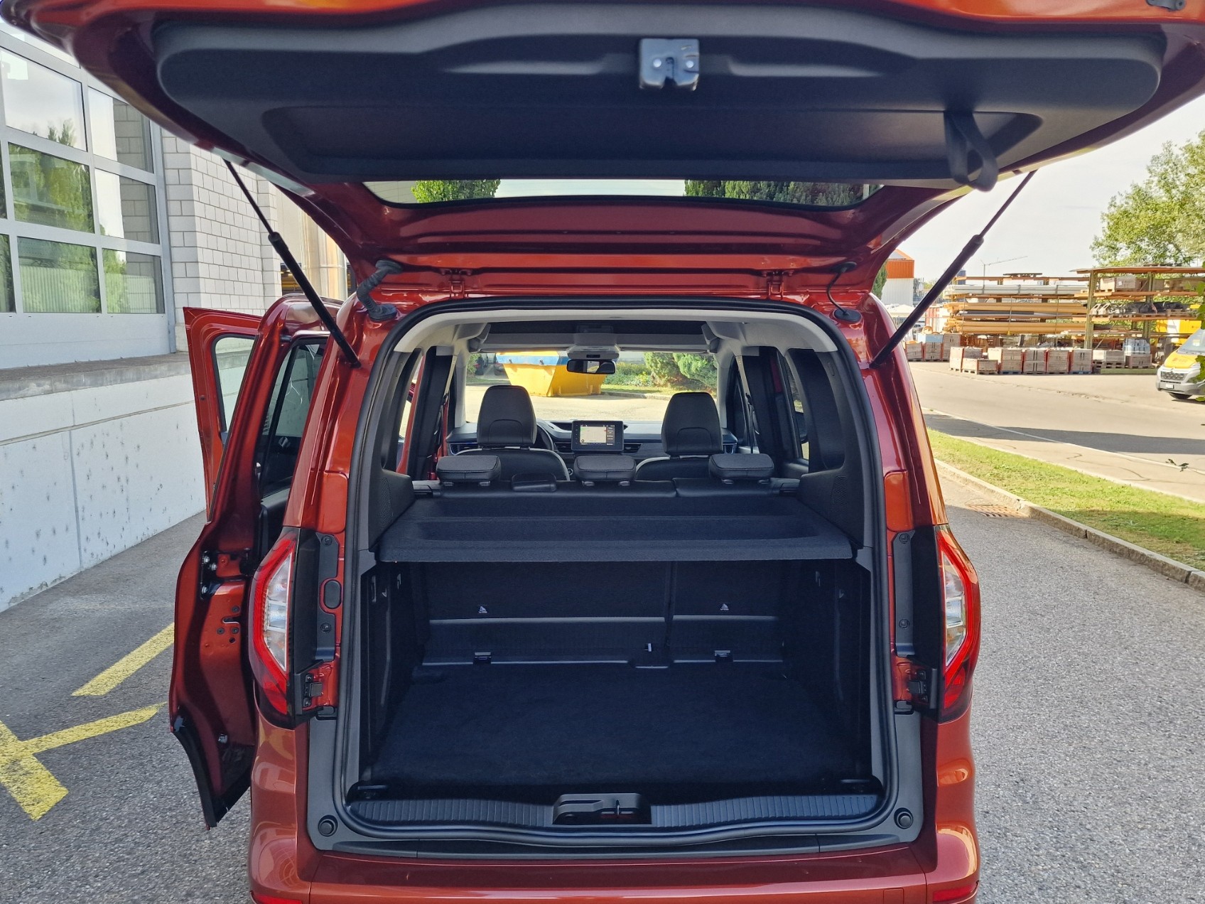 RENAULT Kangoo 1.5 dCi EDC-image-13