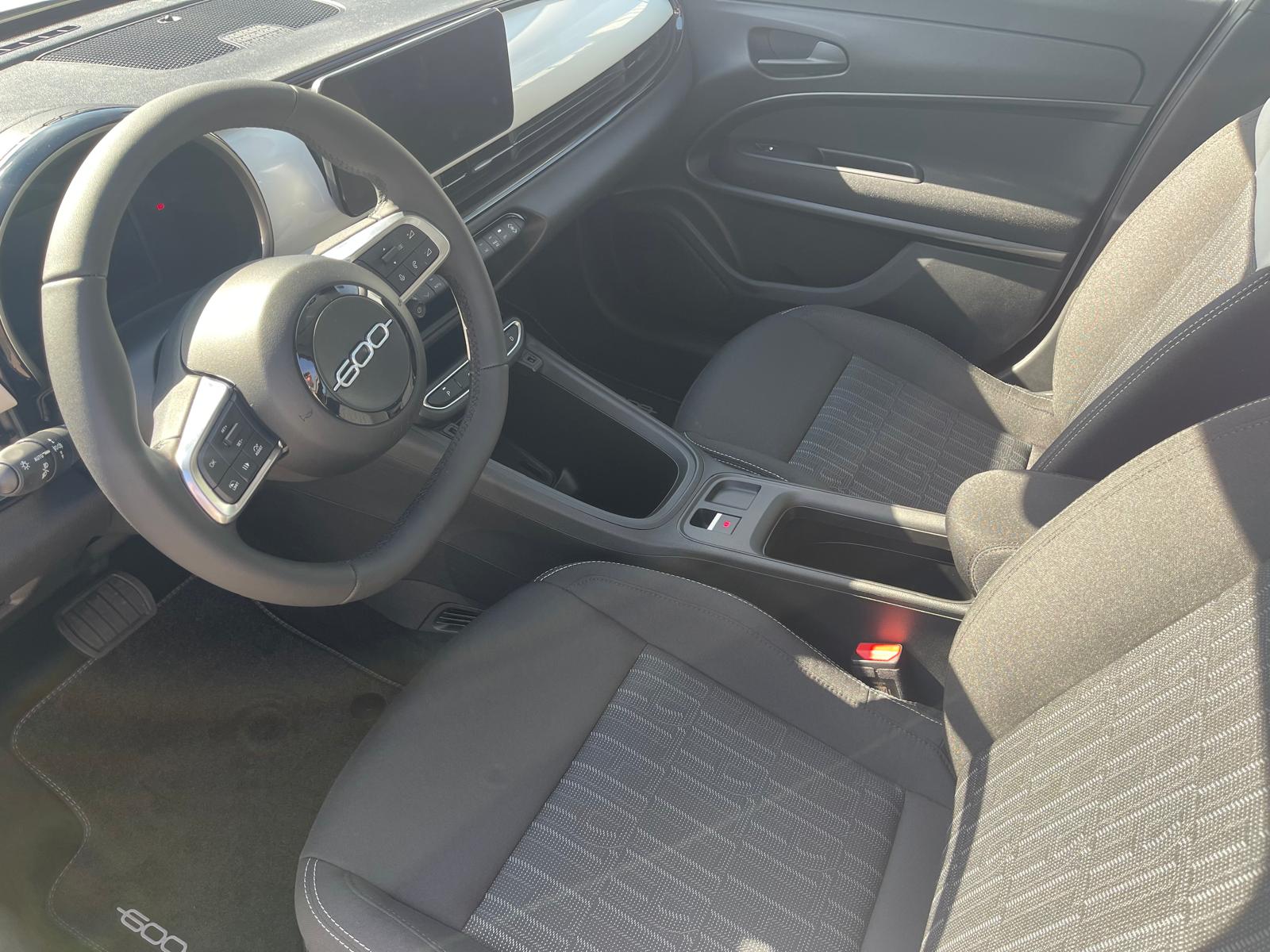 FIAT 600 1.2 Hybrid Icon Swiss Edition-image-7