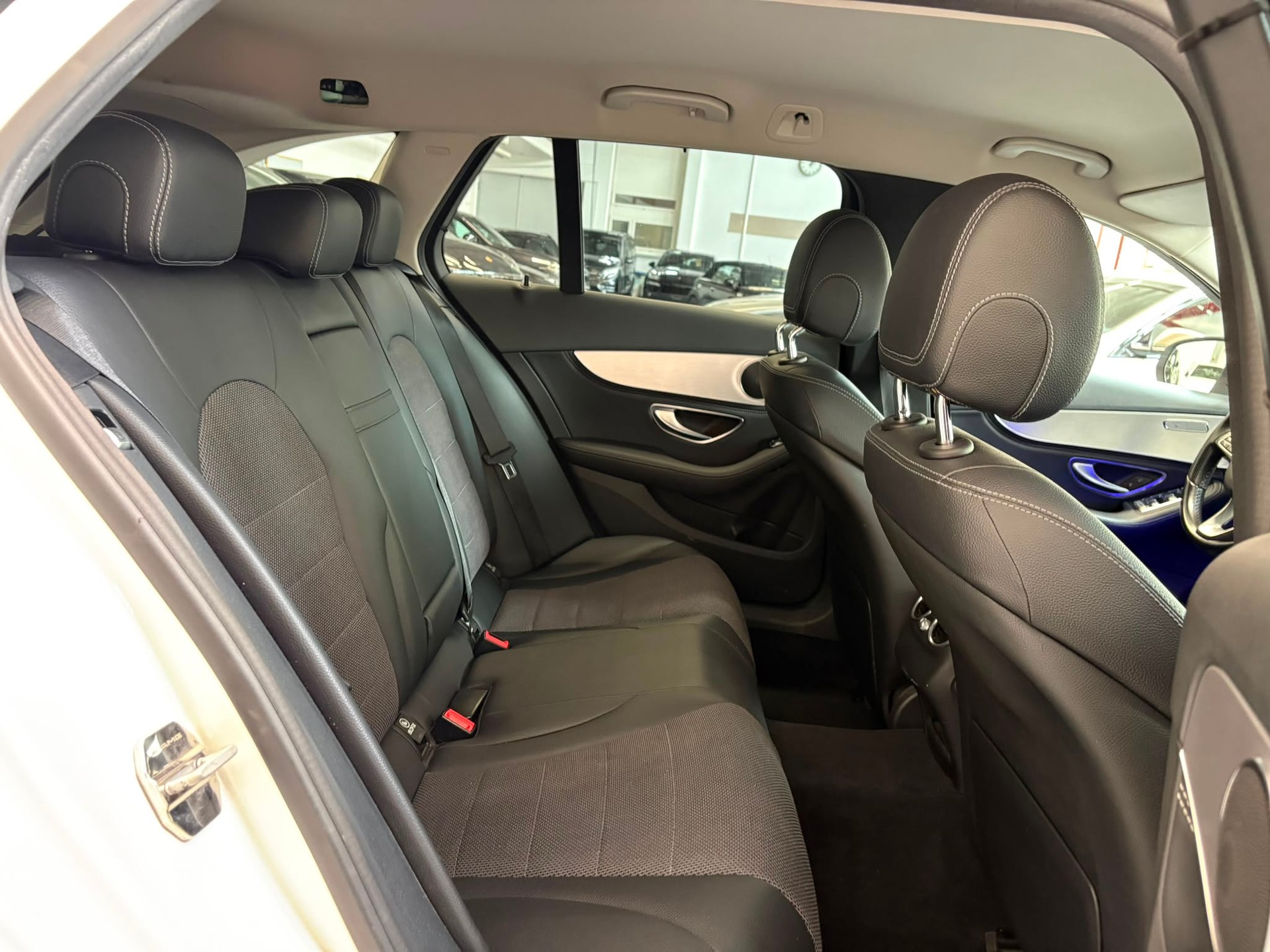 MERCEDES-BENZ C 250 BlueTEC Avantgarde 4Matic 7G-Tronic-image-10