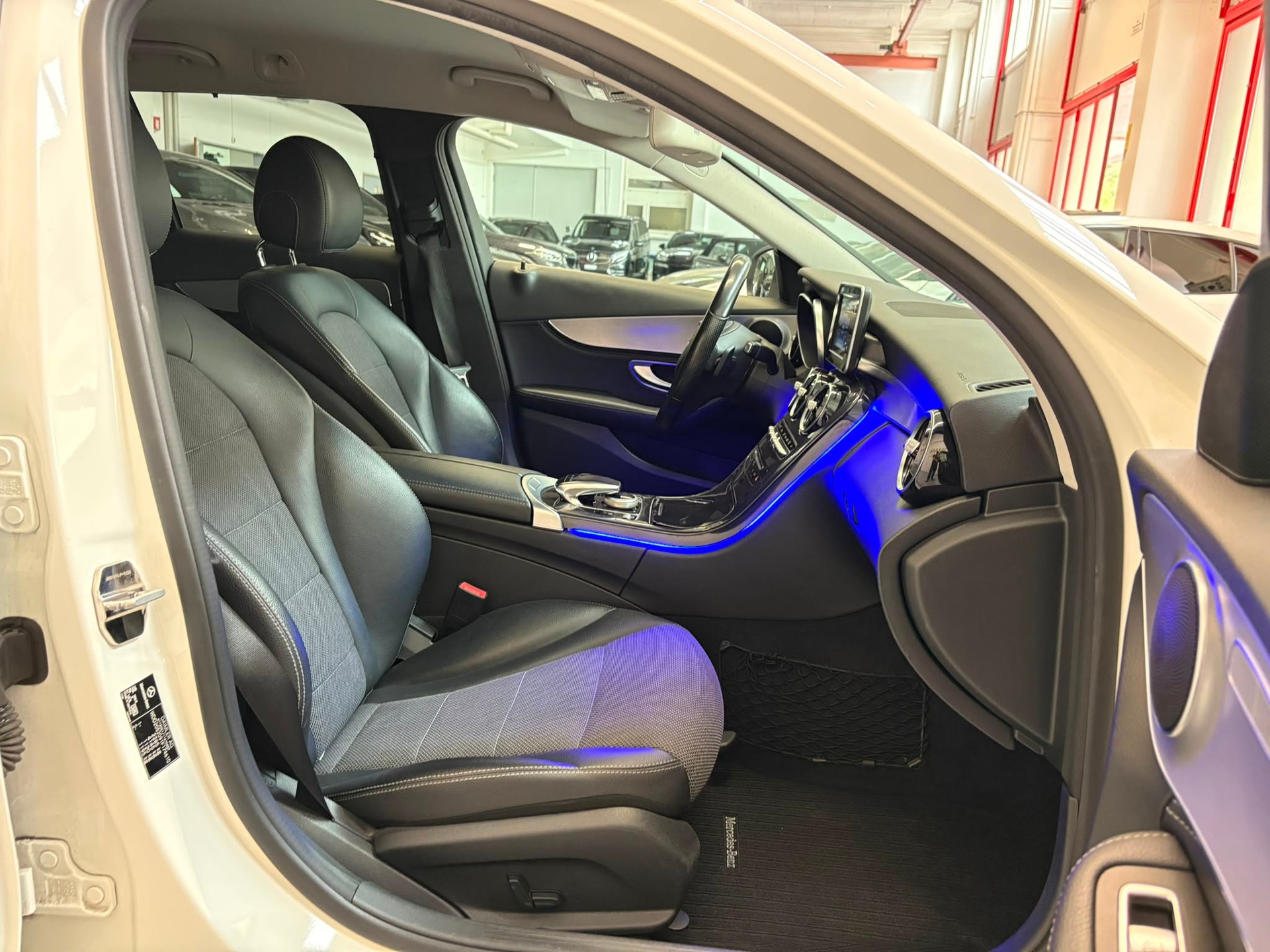 MERCEDES-BENZ C 250 BlueTEC Avantgarde 4Matic 7G-Tronic-image-9