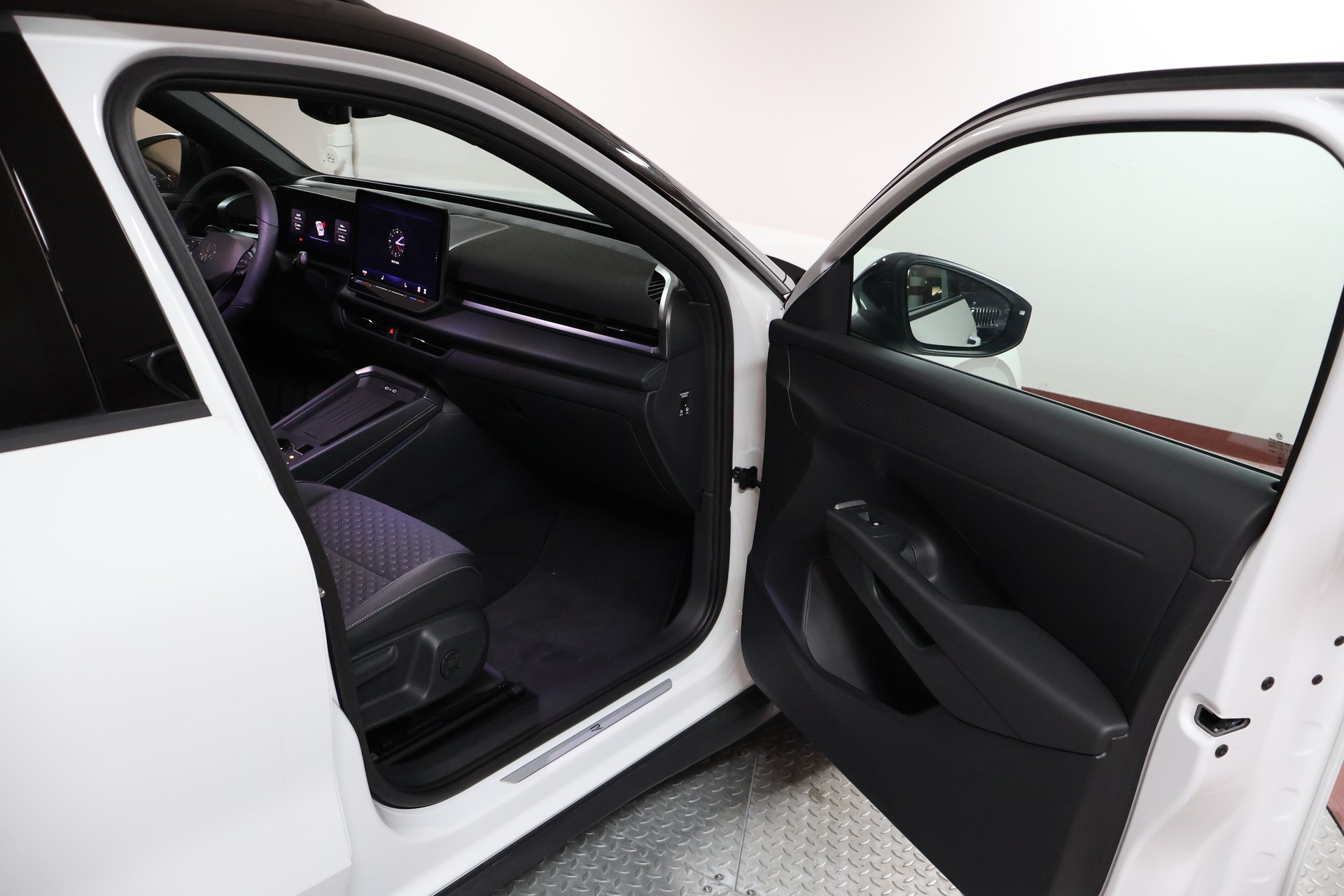 VW T-Roc 1.5 eTSI mHEV R-Line DSG-image-14