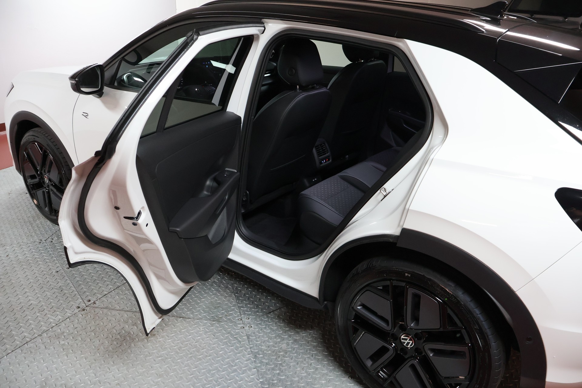 VW T-Roc 1.5 eTSI mHEV R-Line DSG-image-15