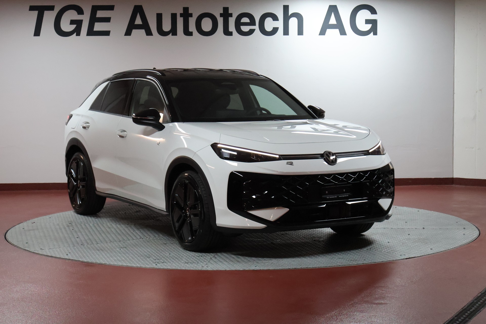 VW T-Roc 1.5 eTSI mHEV R-Line DSG-showroom-element-2