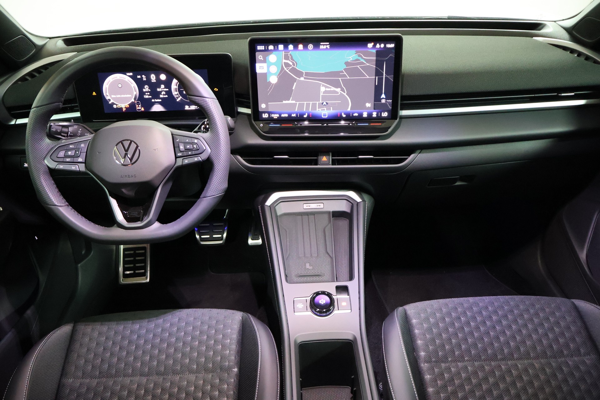 VW T-Roc 1.5 eTSI mHEV R-Line DSG-image-9