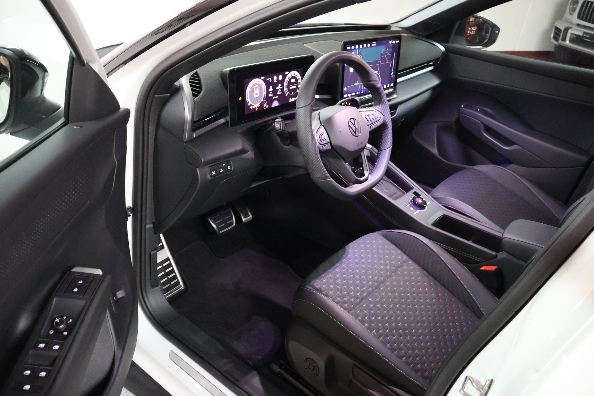 VW T-Roc 1.5 eTSI mHEV R-Line DSG-image-7