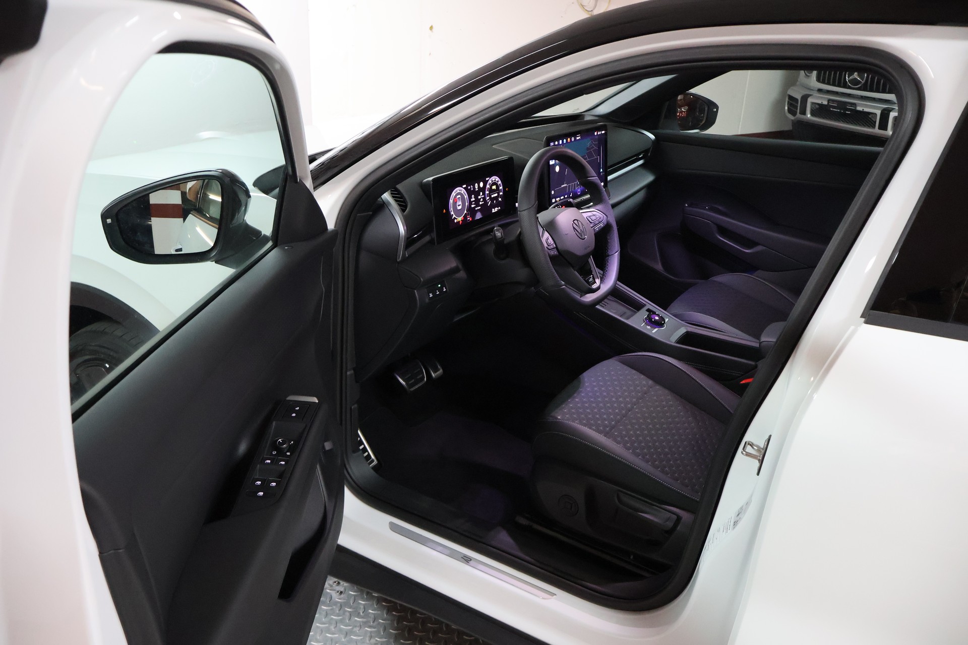 VW T-Roc 1.5 eTSI mHEV R-Line DSG-image-6