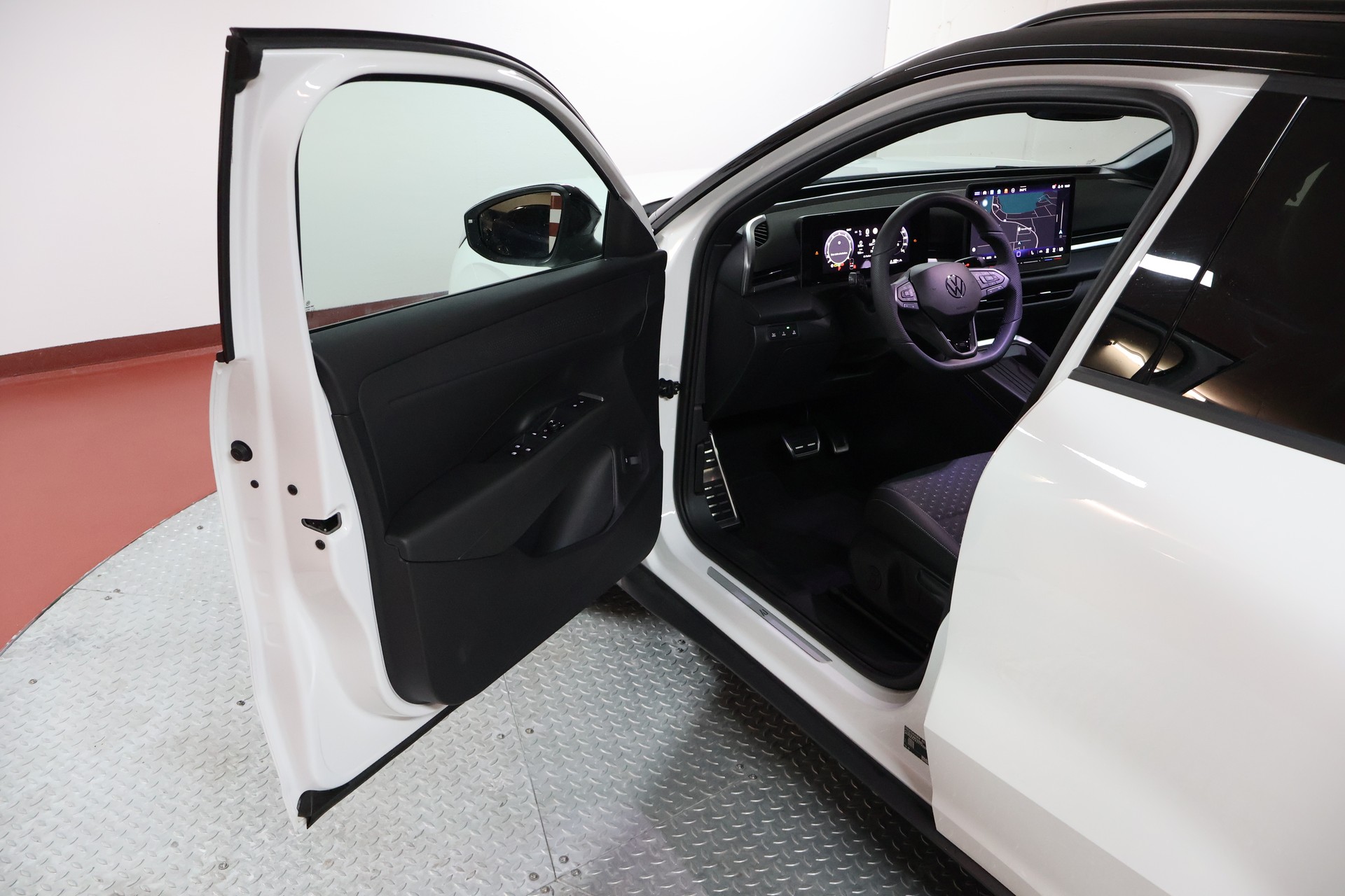 VW T-Roc 1.5 eTSI mHEV R-Line DSG-image-4