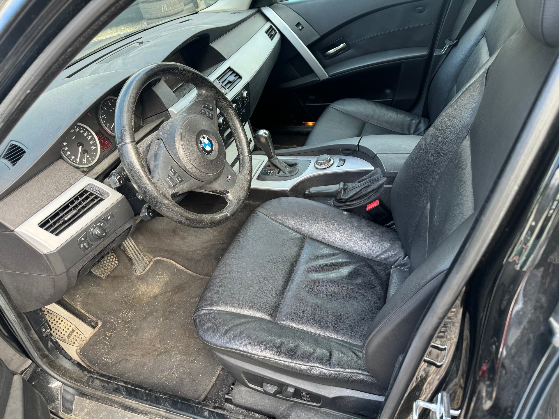 BMW 525xi-image-13